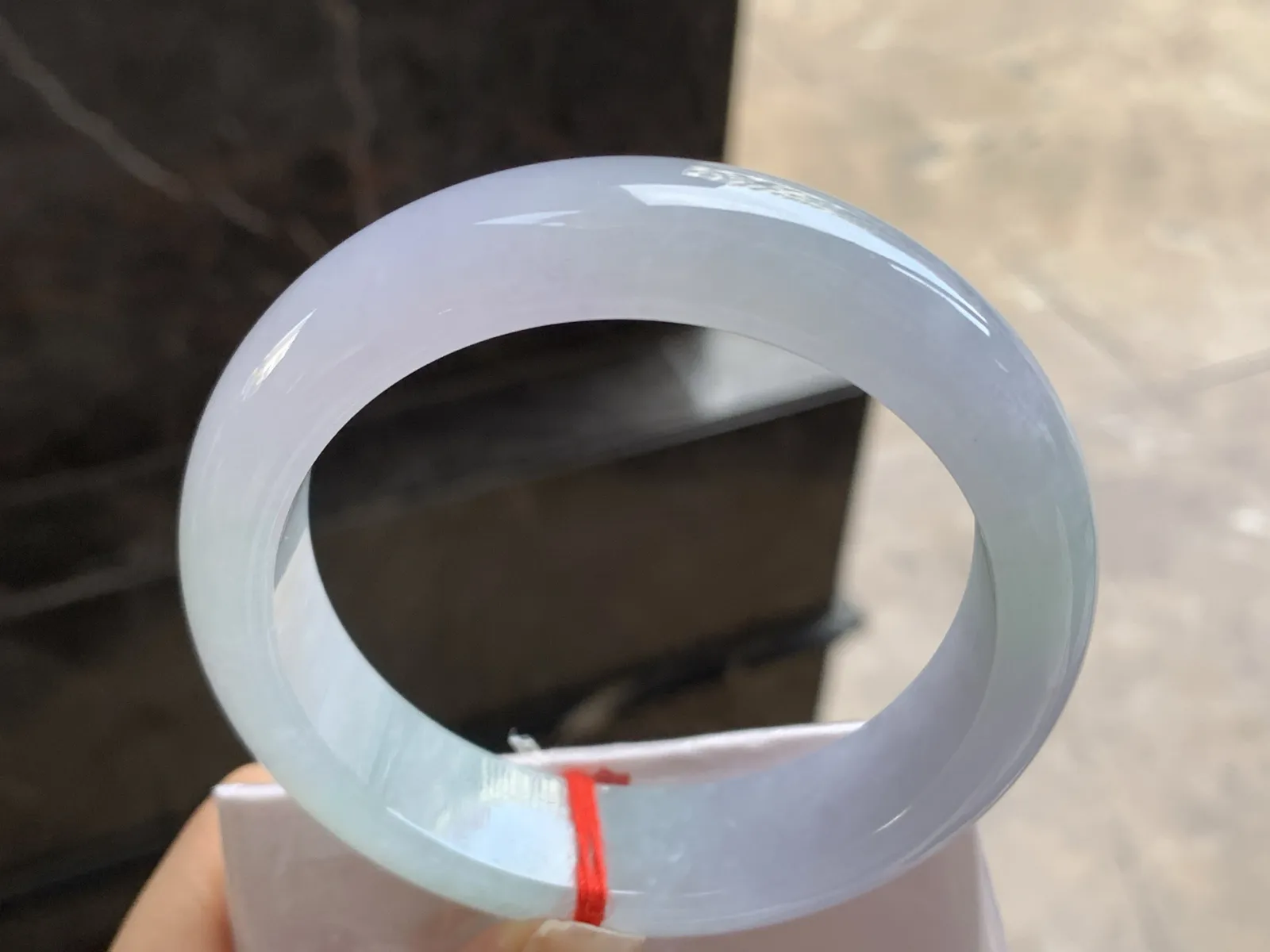 60-16.2-9.2

春带彩宽版手镯^_^玉质温润 厚实