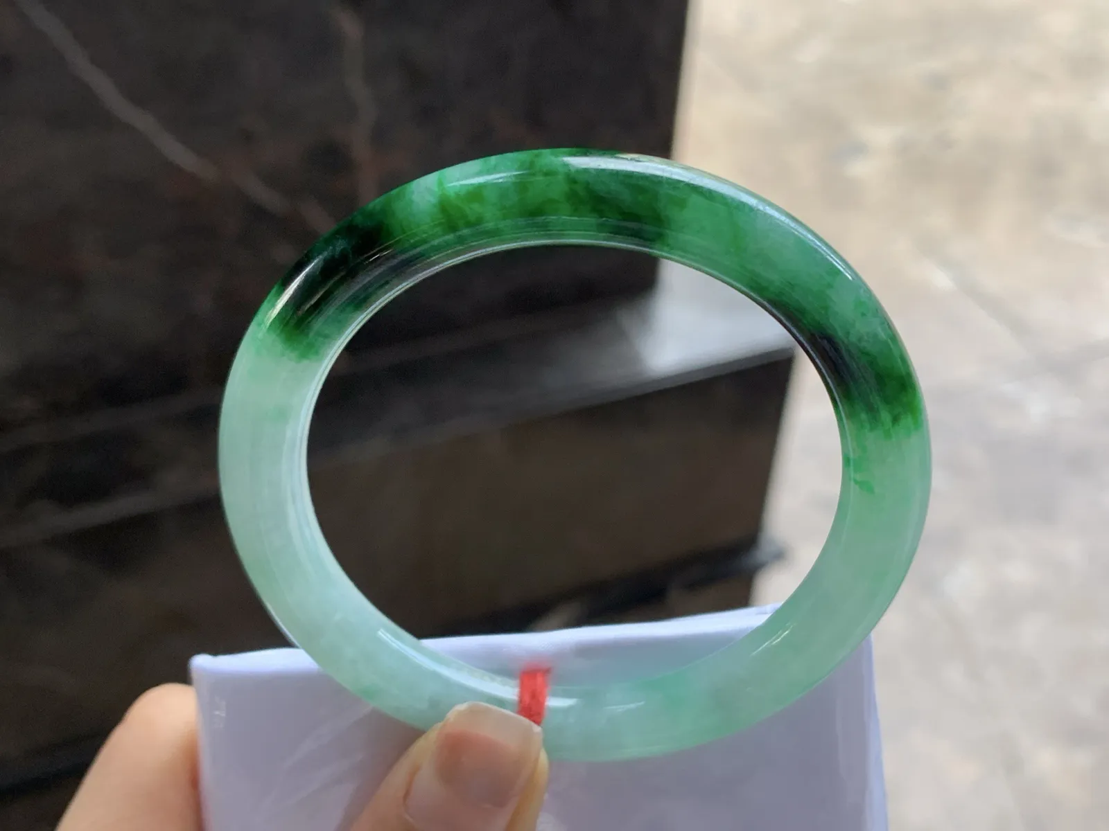 54-9.4

辣绿色圆条手镯^_^颜色浓郁 鲜艳