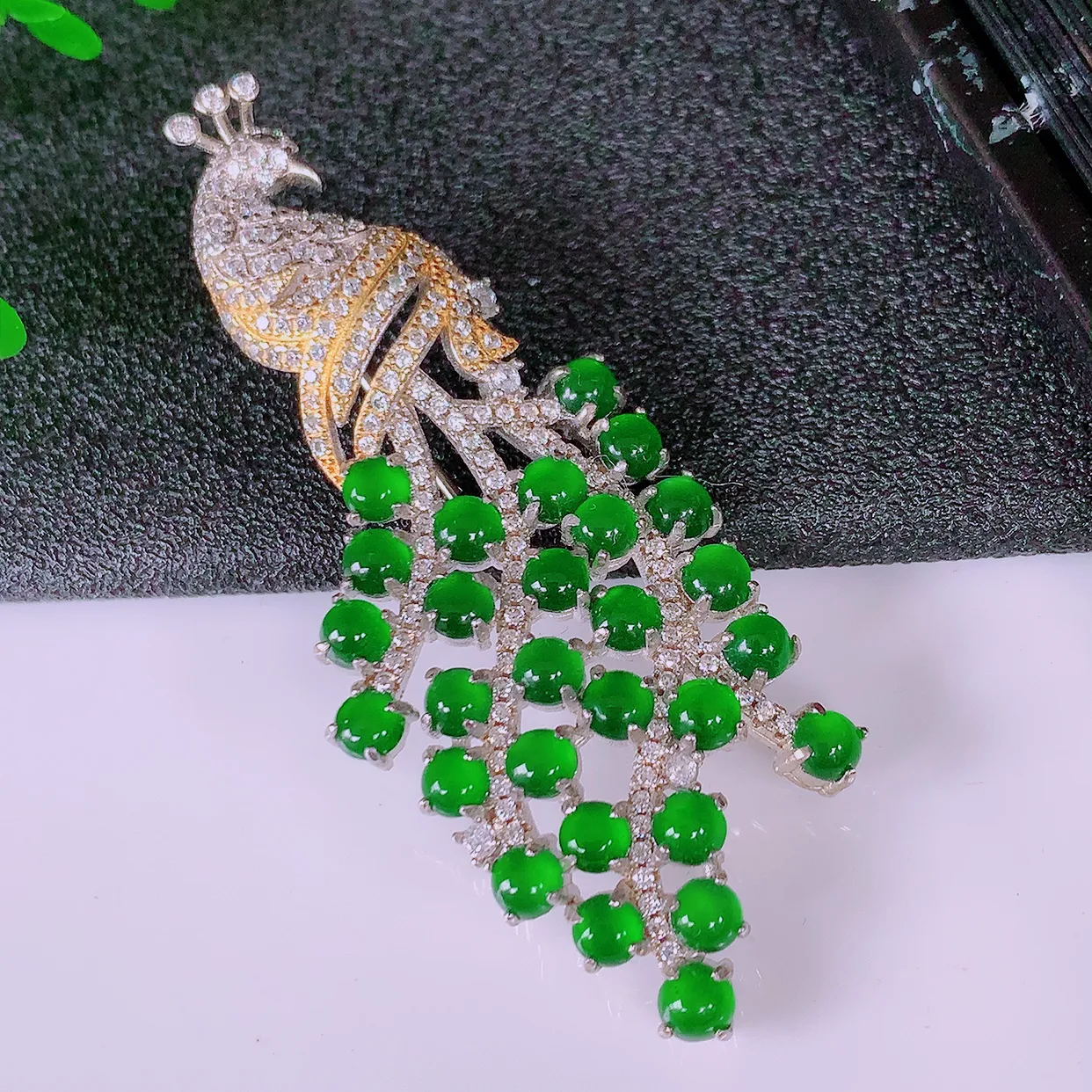 冰透满绿翡翠925银镶嵌凤凰胸针，自然光实拍，翠色灵动，颜色漂亮，种老水足，品相佳，佩戴佳品！#97.5整体56*22*8.5裸石3*3