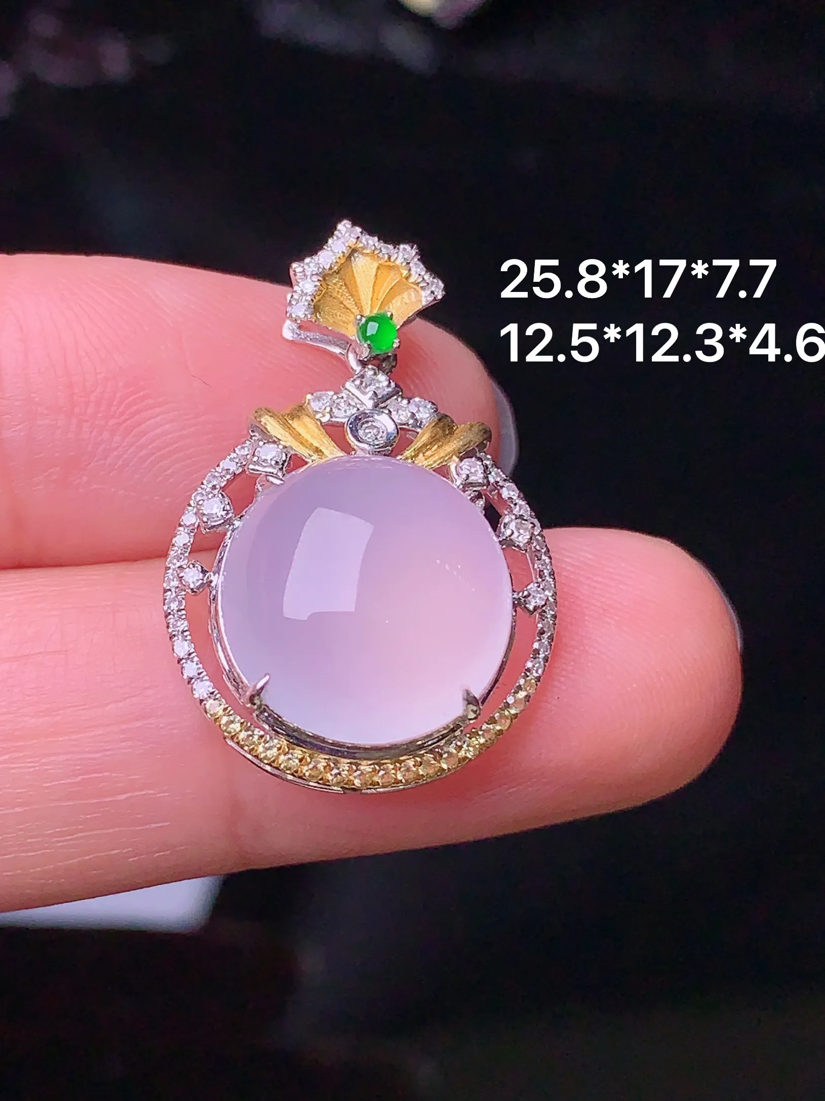 18k金钻镶嵌冰种蛋面吊坠 玉质细腻 色泽艳丽 整体尺寸25.8*17*7.7