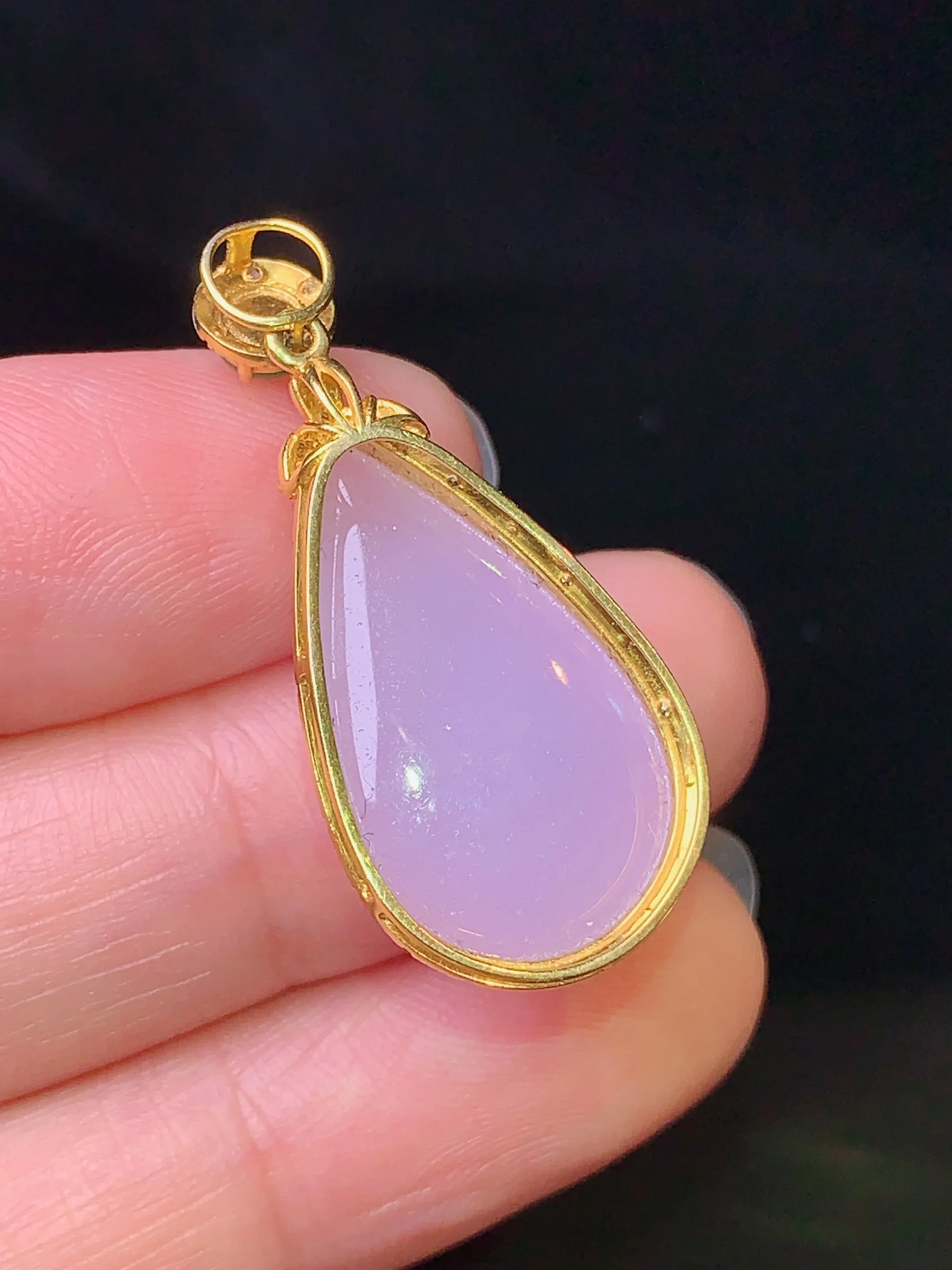 18k金钻镶嵌紫罗兰水滴吊坠 玉质细腻 色泽艳丽 整体尺寸32*14.8*7.8