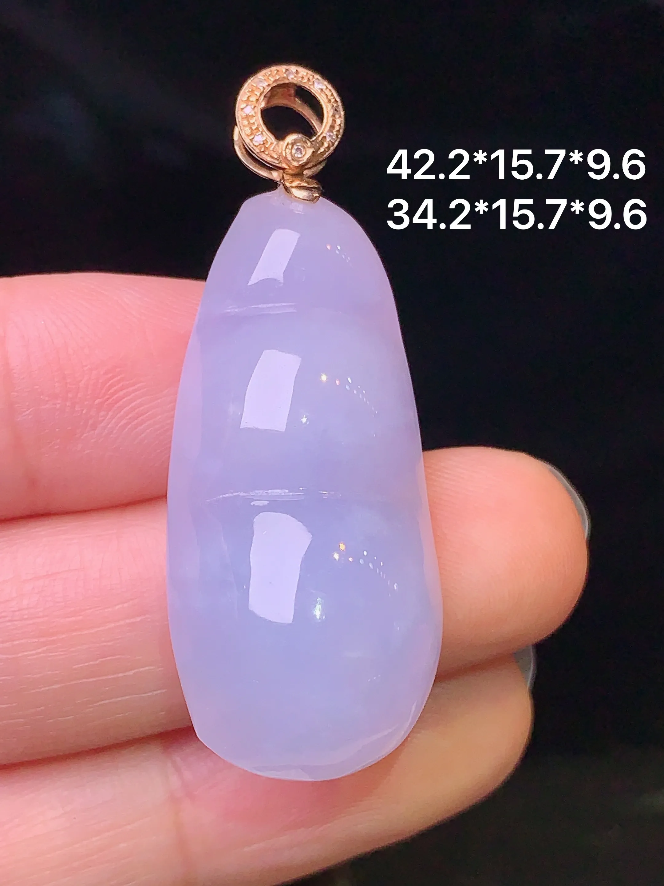 18k金钻镶嵌紫罗兰四季豆吊坠 玉质细腻 色泽艳丽 整体尺寸42.2*15.7*9.6