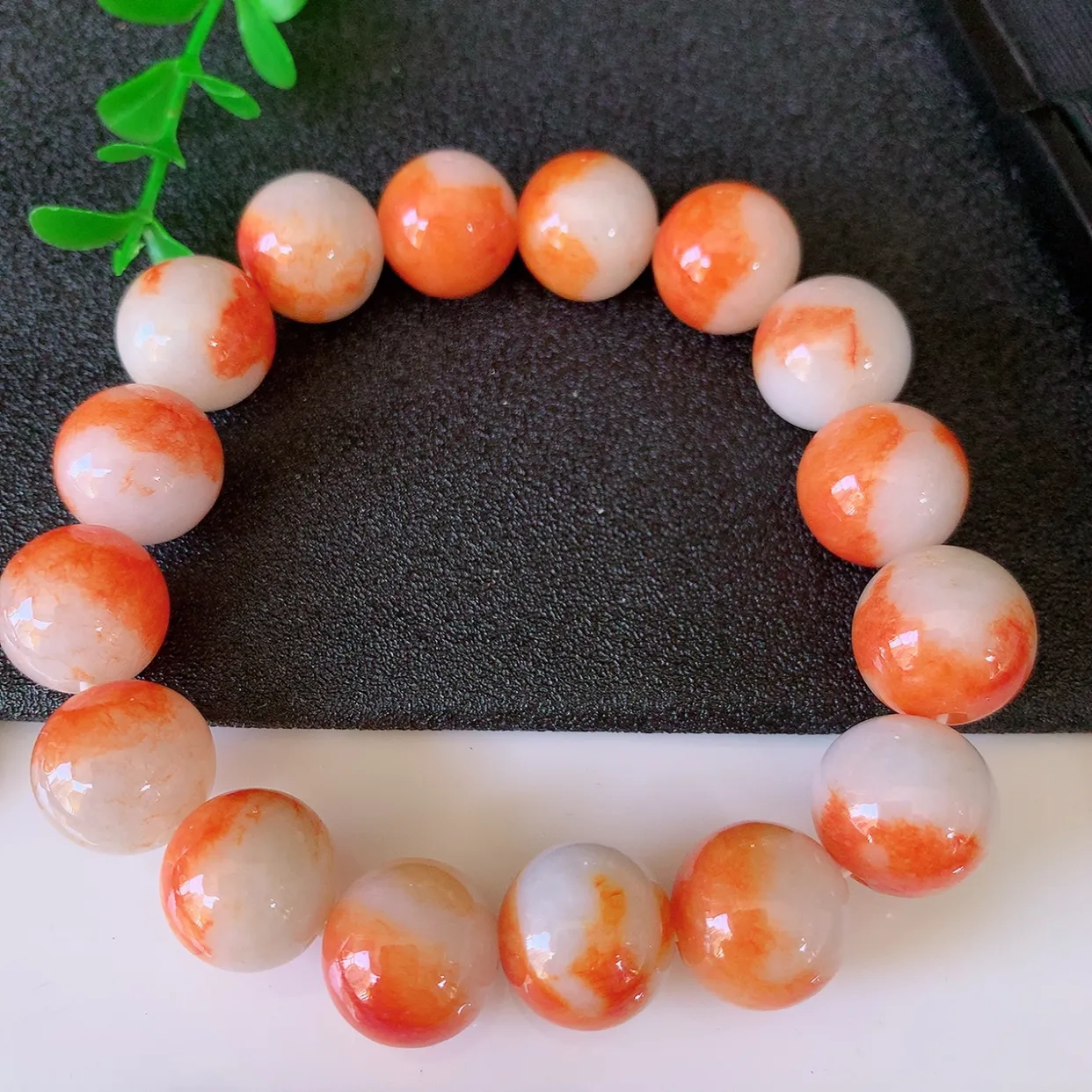 自然光实拍，冰润黄翡双彩翡翠手串手链，种老水足，冰清玉润   颜色漂亮  #46.31取一尺寸12.8mm