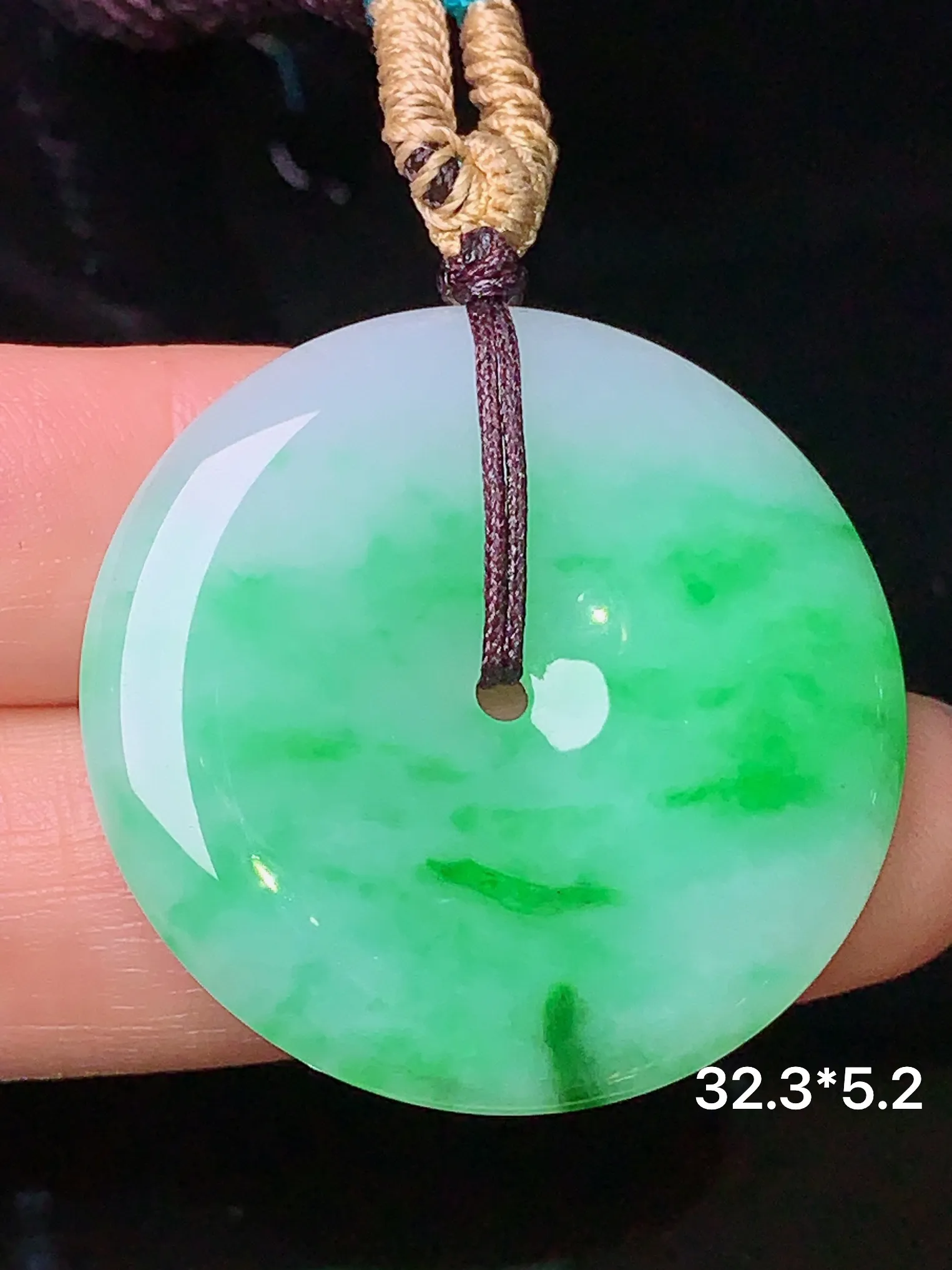 翠绿平安扣吊坠 玉质细腻 色泽艳丽 整体尺寸32.3*5.2