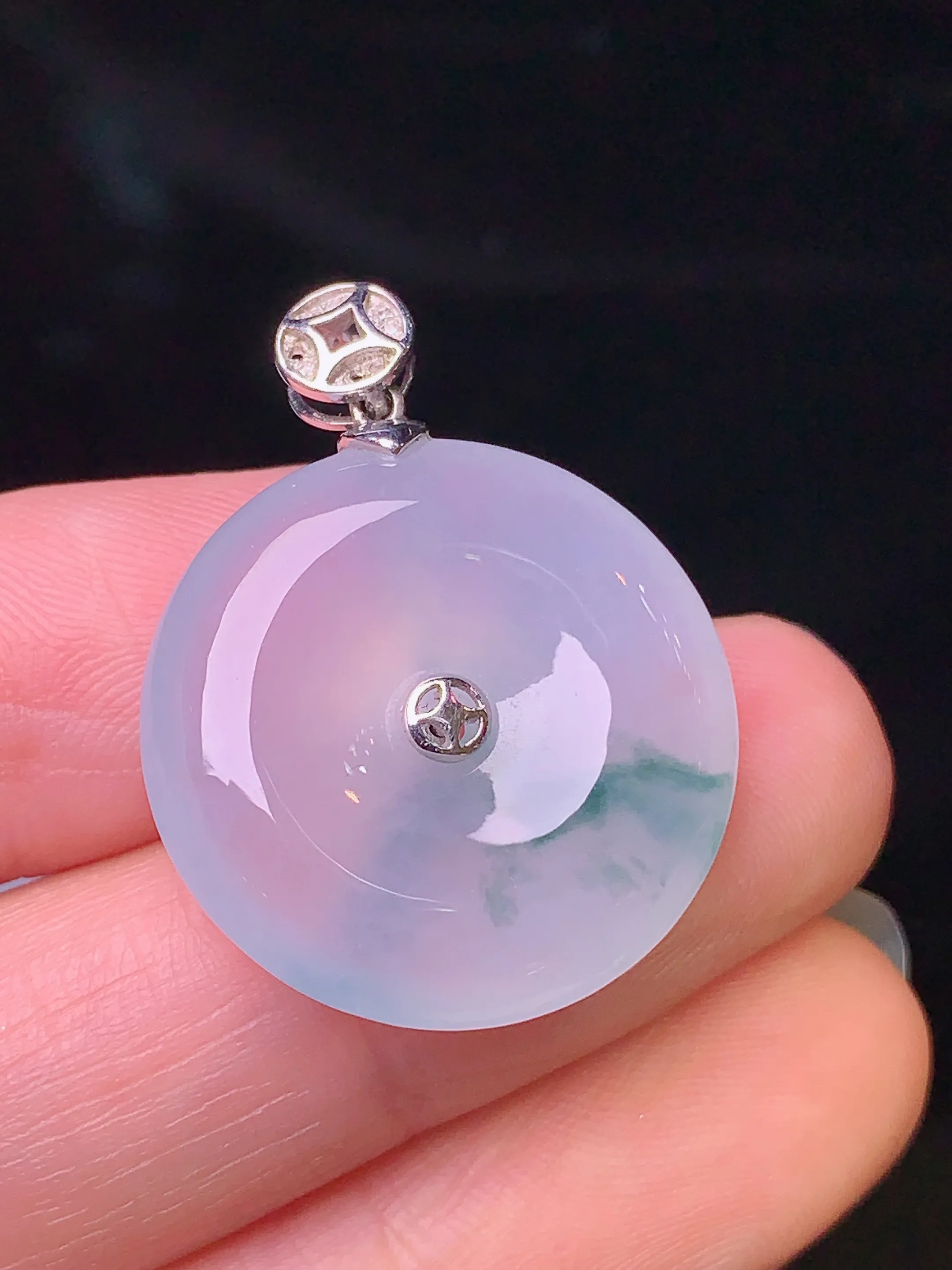 18k金镶嵌冰种平安扣吊坠 玉质细腻 色泽艳丽 整体尺寸27.2*21.6*6