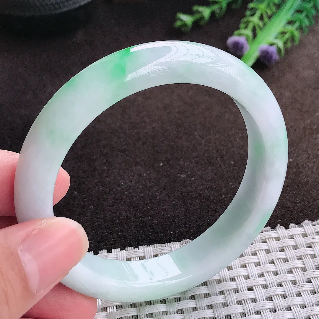 自然光56.5/12.3/8.4老坑精美油润飘绿手镯宽边翡翠玉镯美人镯