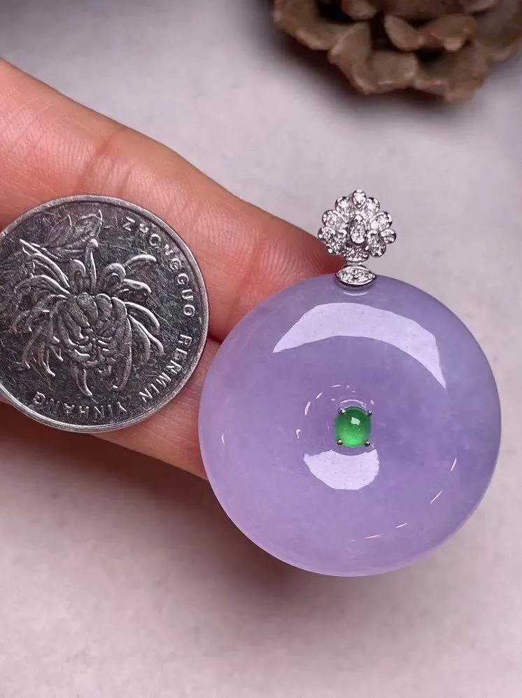 冰糯种紫罗兰平安扣吊坠、真金真钻镶嵌，种水好，玉质细腻 .裸石尺寸 31.6