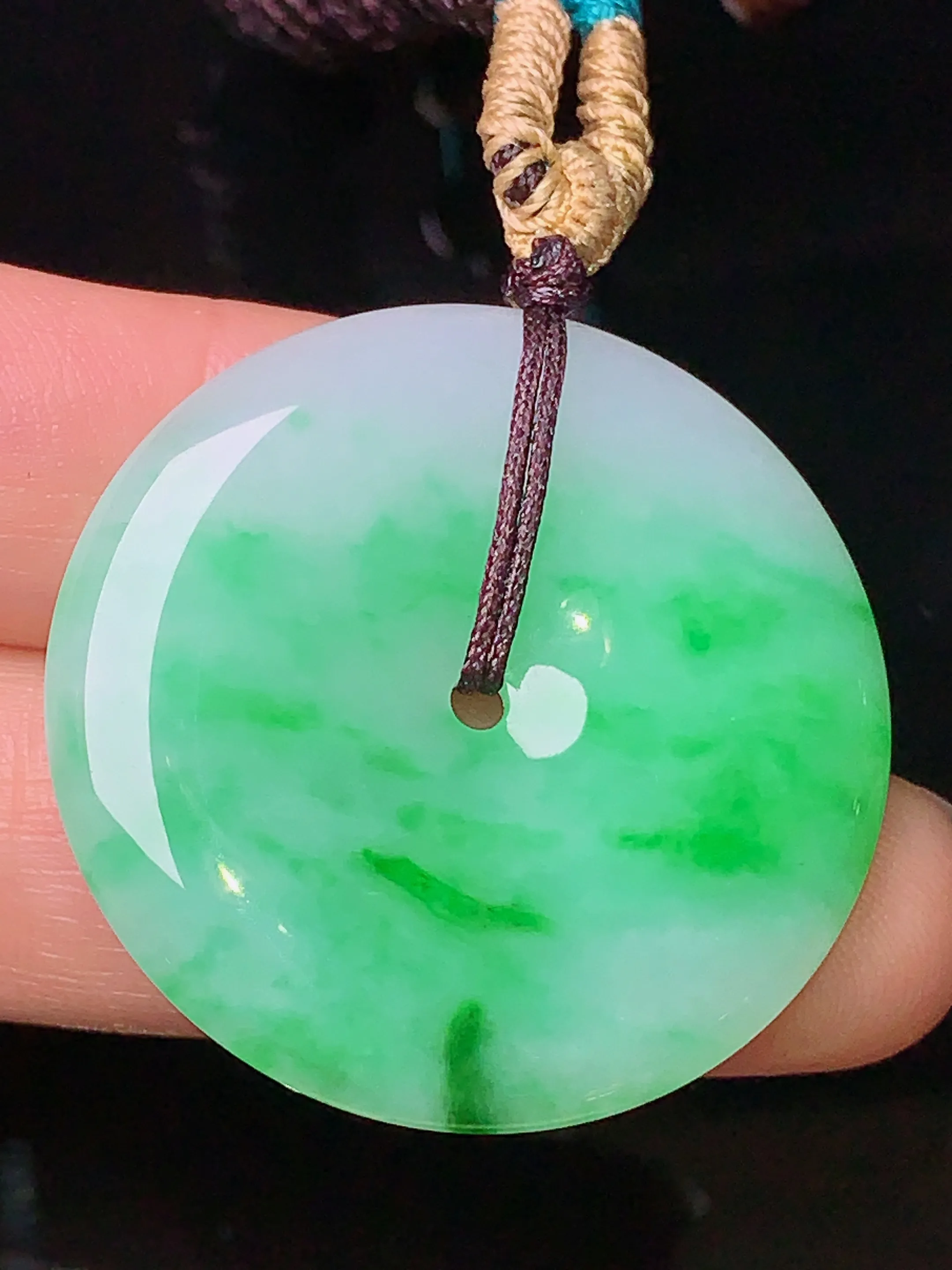 翠绿平安扣吊坠 玉质细腻 色泽艳丽 整体尺寸32.3*5.2