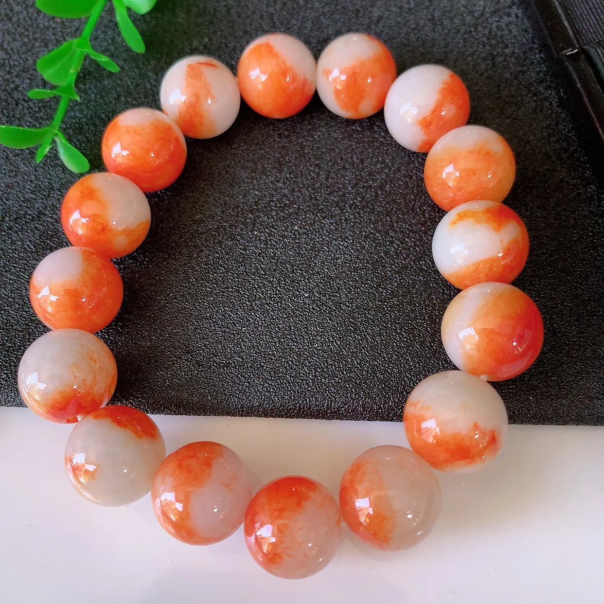 自然光实拍，冰润黄翡双彩翡翠手串手链，种老水足，冰清玉润   颜色漂亮  #46.31取一尺寸12.