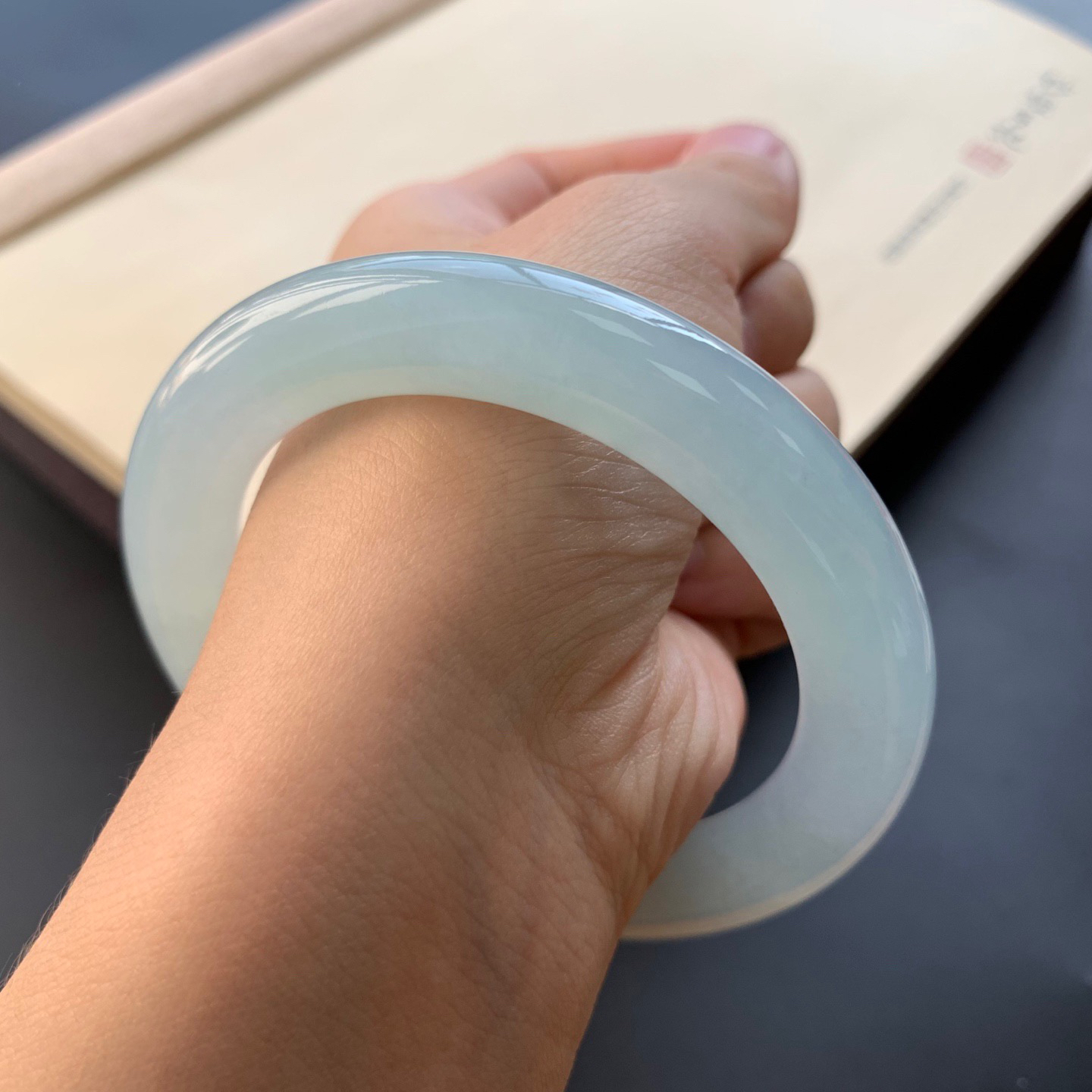 55圈口冰种圆条手镯 尺寸：55-10.8-11，无纹裂，水润起胶，条形饱满