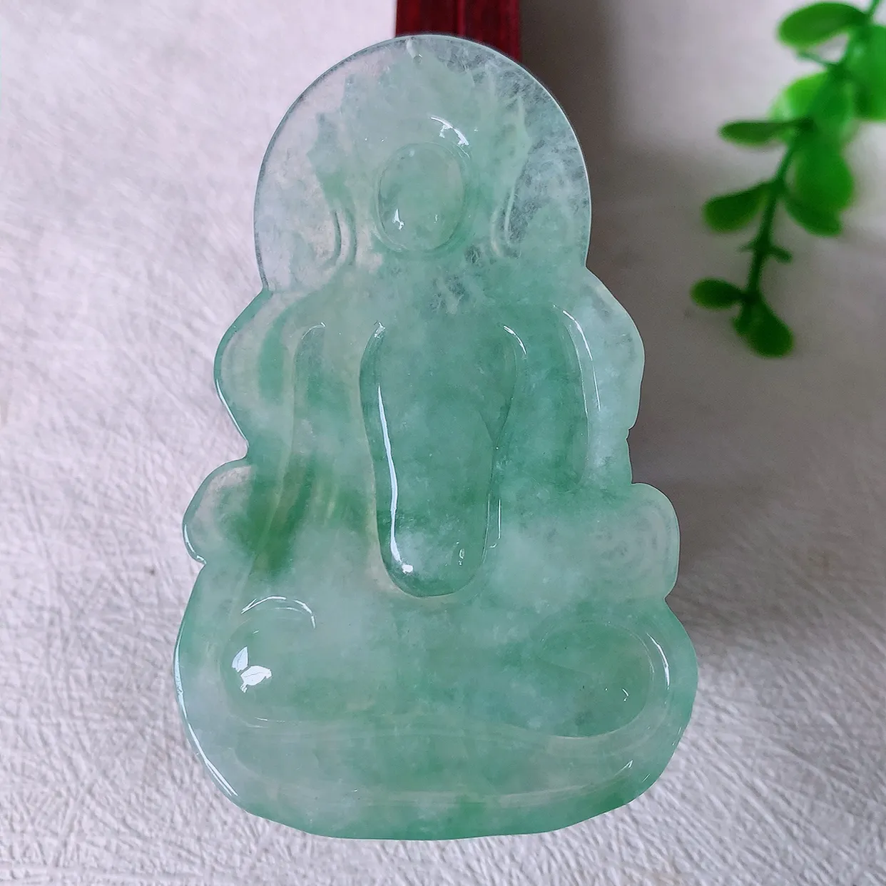 自然光实拍，大件冰种飘花翡翠度母观音菩萨吊坠，赐福翡翠观音，翠绿迷人， 观音面相端庄， 佩戴时尚出众！#00.31