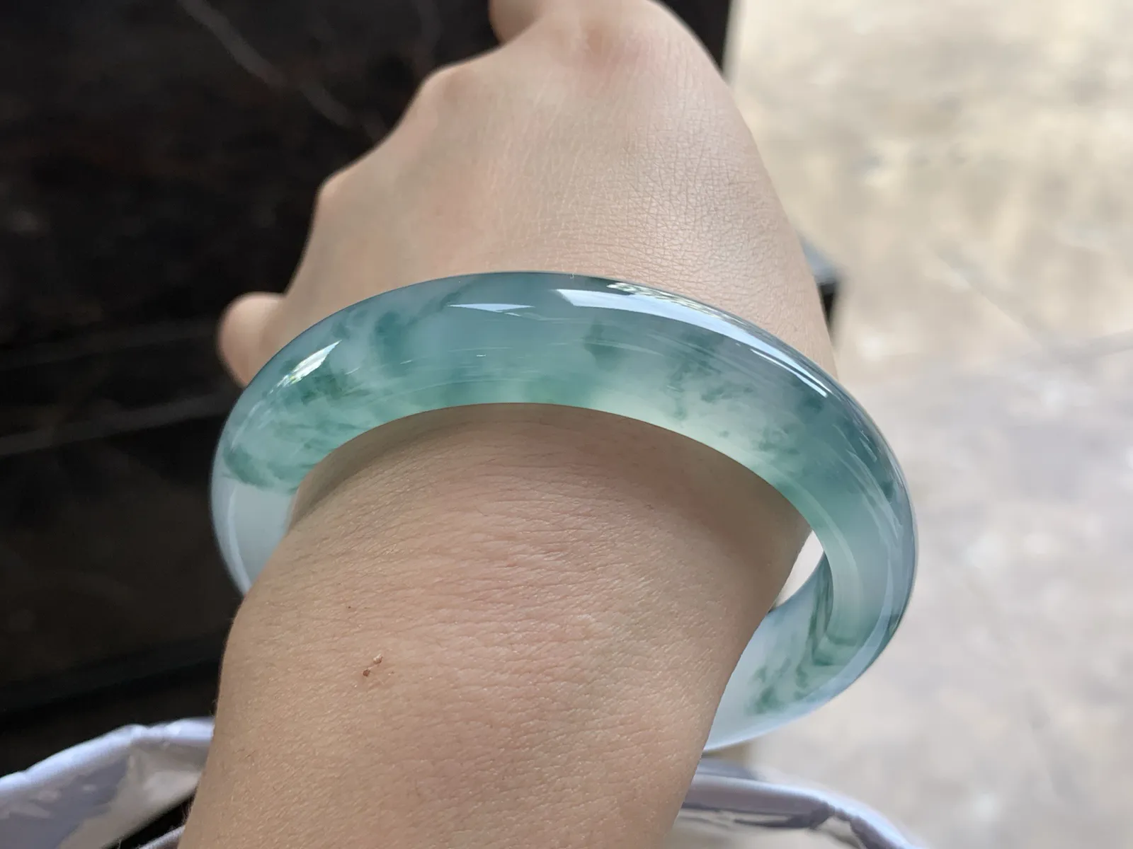 56.5-12.5-8.7

冰蓝花手镯^_^飘花浓郁