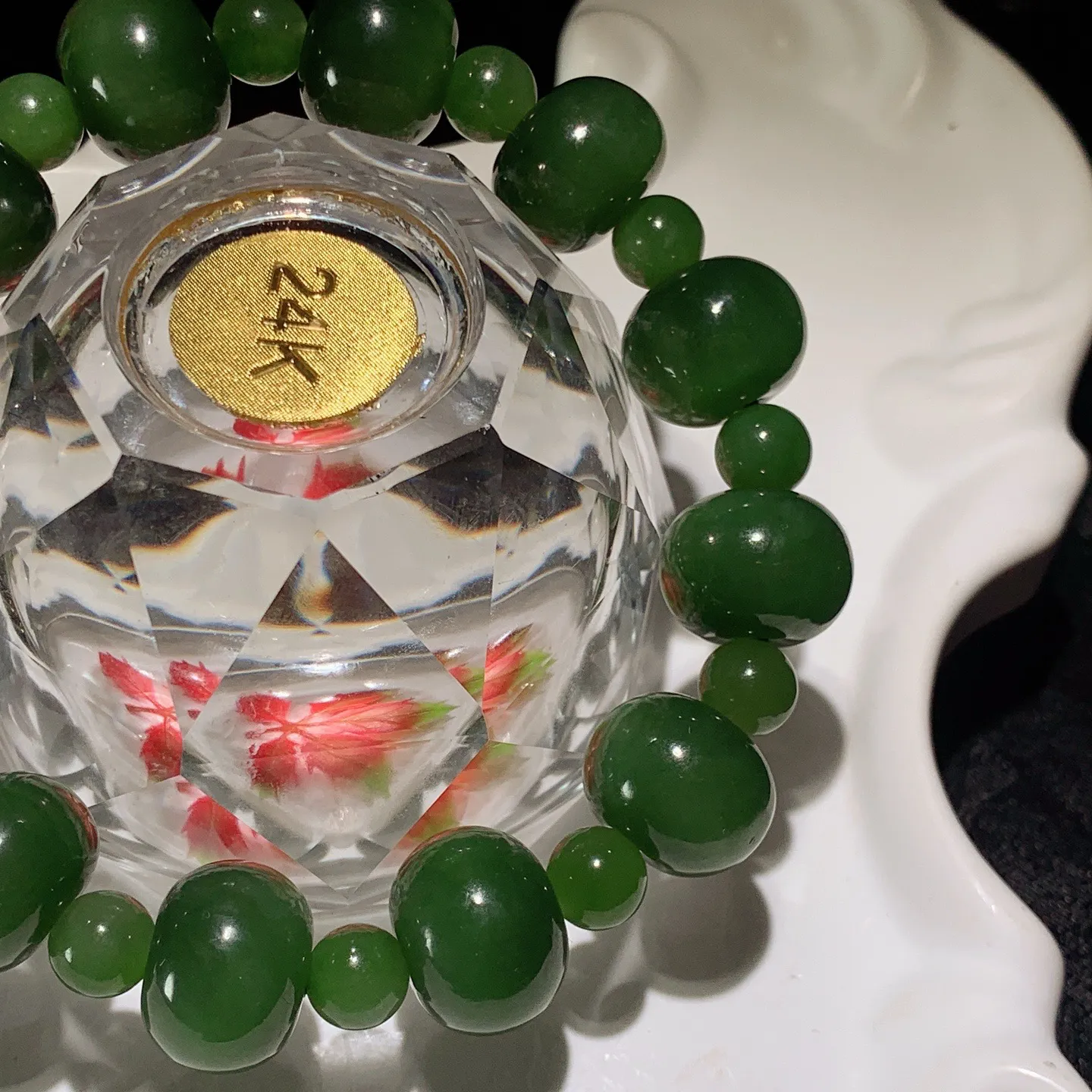 和田玉菠菜绿俄罗斯碧玉算盘珠手串。单颗尺寸13/16重74克。玉质细腻油润。手推出油。佩戴高端典雅。lt251107