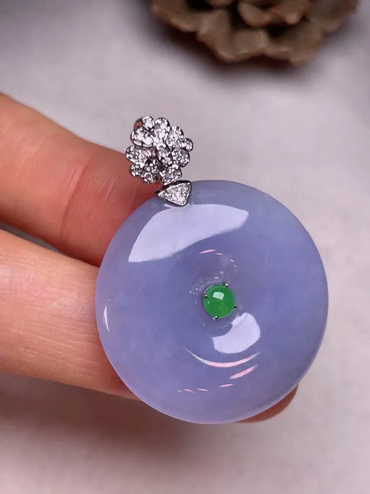 冰糯种紫罗兰平安扣吊坠、真金真钻镶嵌，种水好，玉质细腻 .裸石尺寸 28.6*