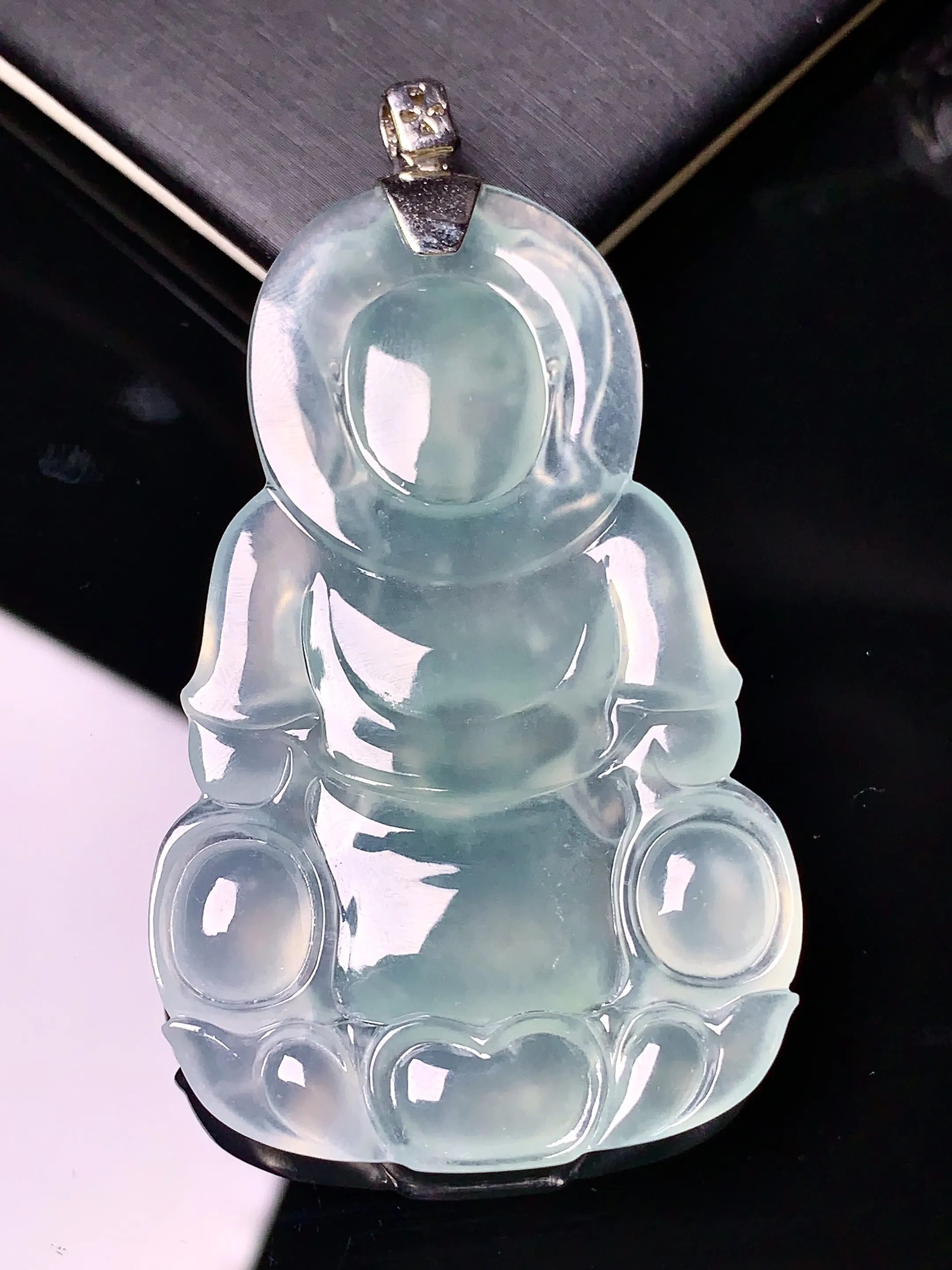 18k金钻镶嵌冰种观音菩萨吊坠 玉质细腻 色泽艳丽 整体尺寸44.5*35.5*5.5