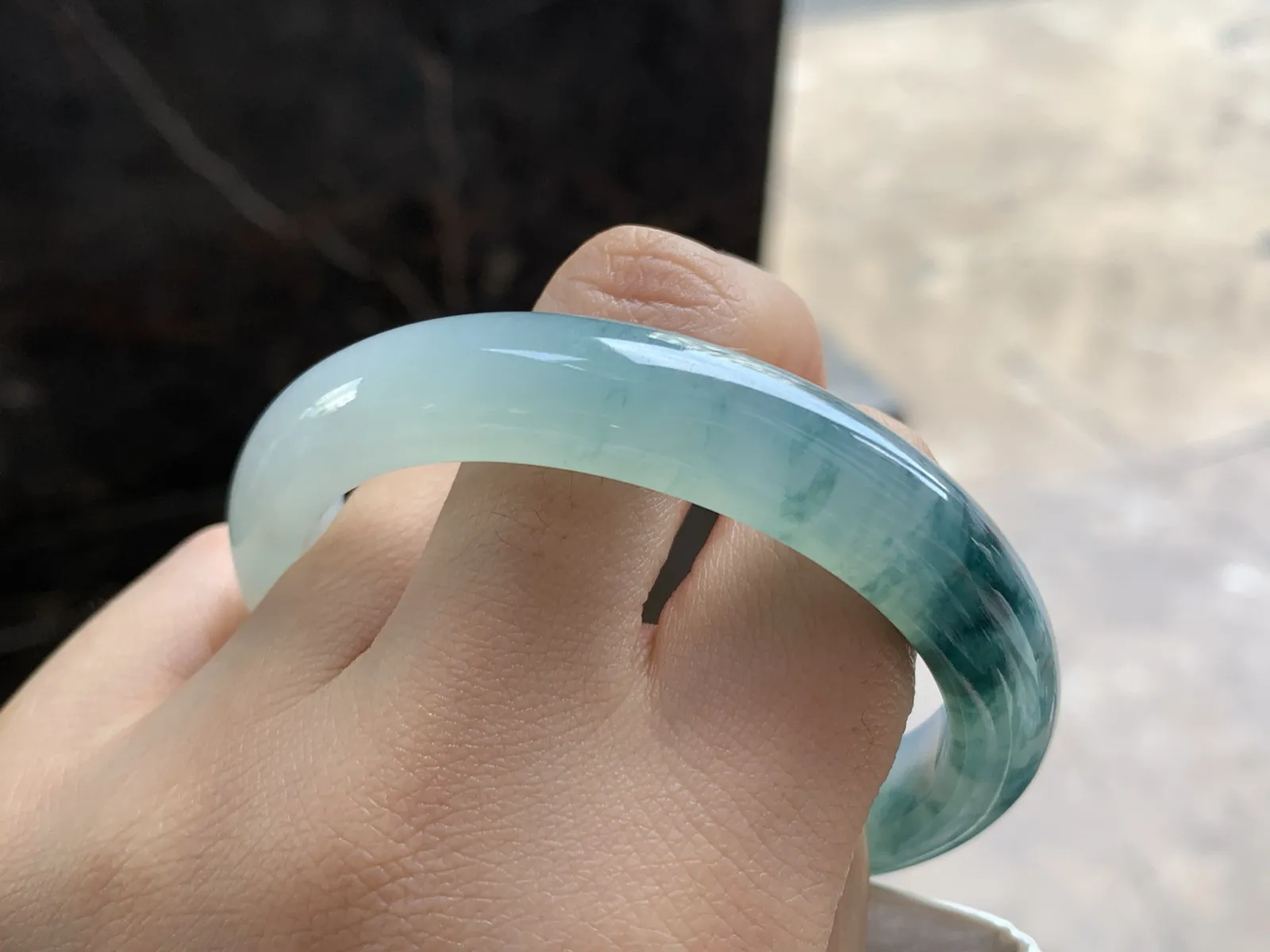 53.3-11.5-7.9

冰蓝花贵妃手镯^_^正圈50 51可以带