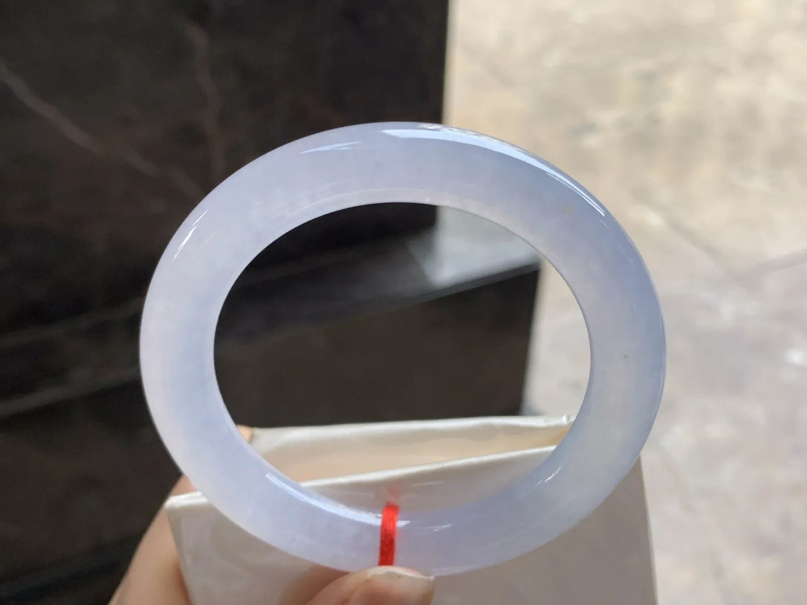 54.5-12.3-8.3

冰蓝花手镯^_^冰透 飘花灵韵