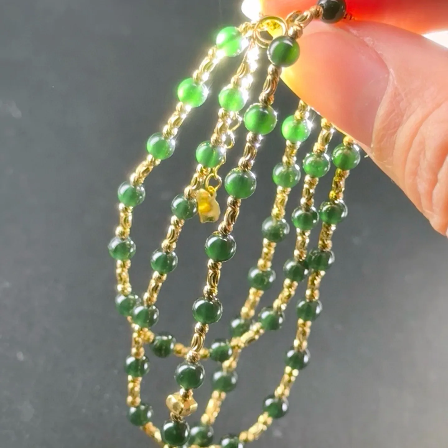 精品18k墨翠项链 种好色正 黑度极好 打灯通透 油性十足 尺寸4mm