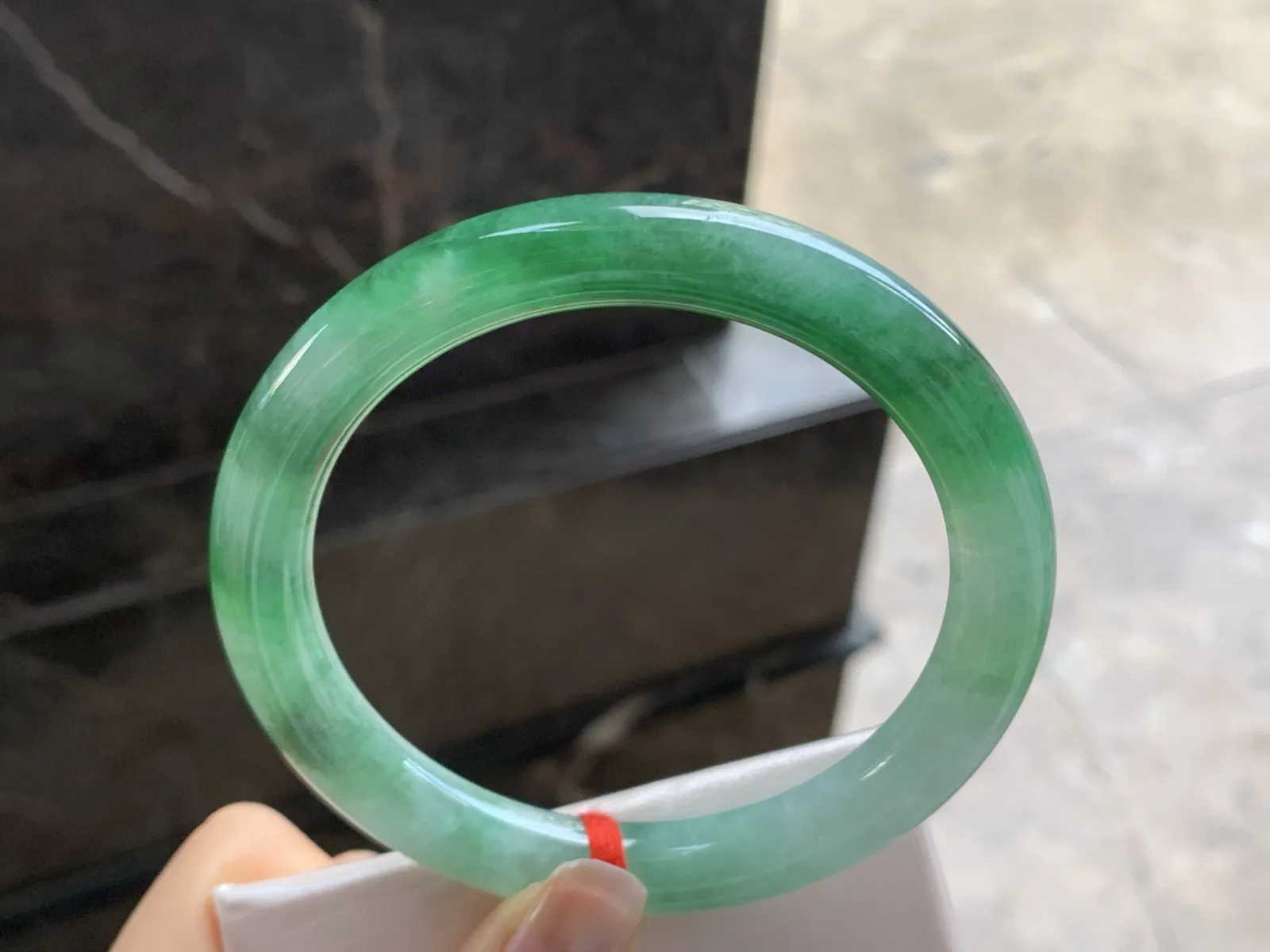 60.5-9.1

辣绿色圆条手镯^_^颜色浓郁 鲜艳