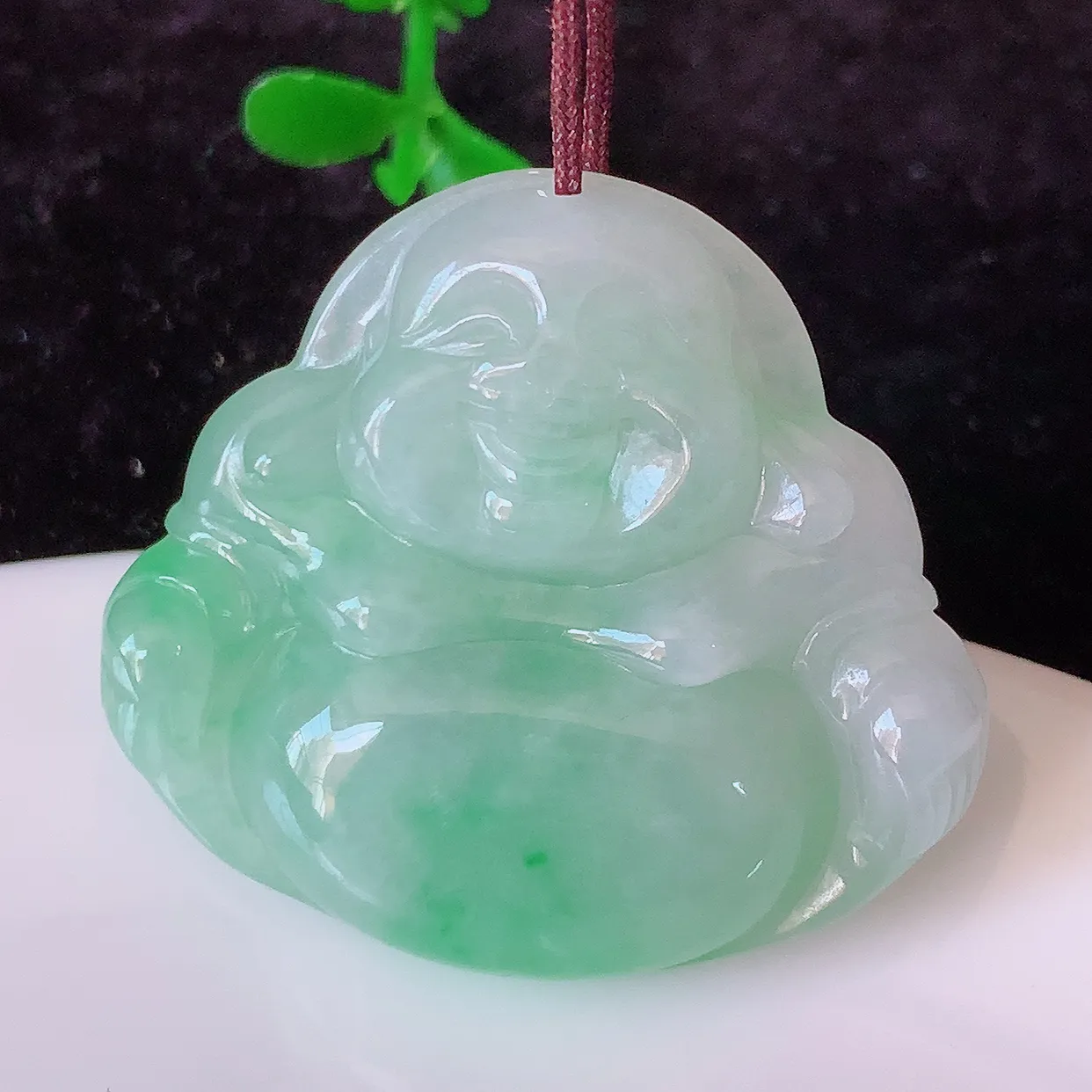 自然光实拍，冰润飘绿佛公吊坠，翡翠保平安佛公吊坠，玉质莹润， 佩戴佳品，#75.31