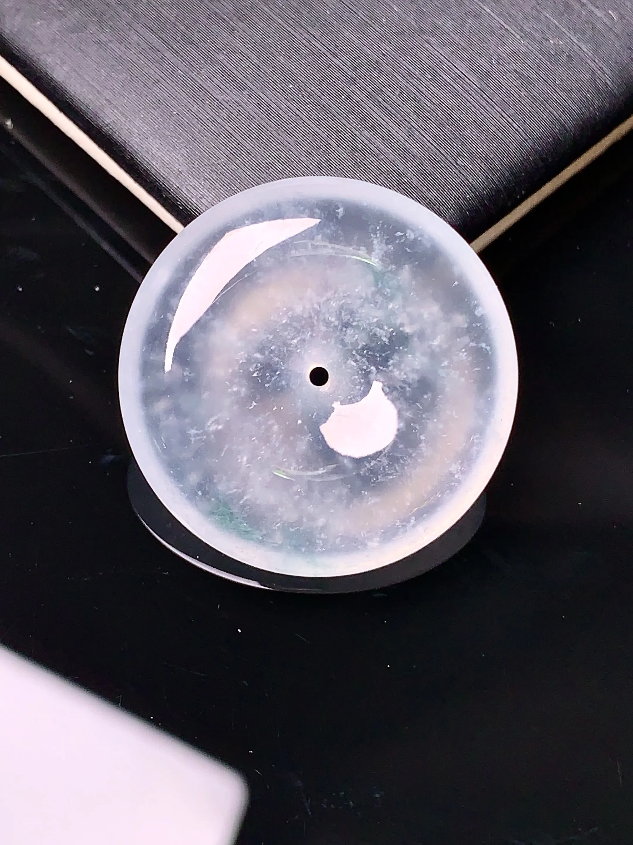 玻璃种平安扣吊坠 玉质细腻 色泽艳丽 整体尺寸24*5.2