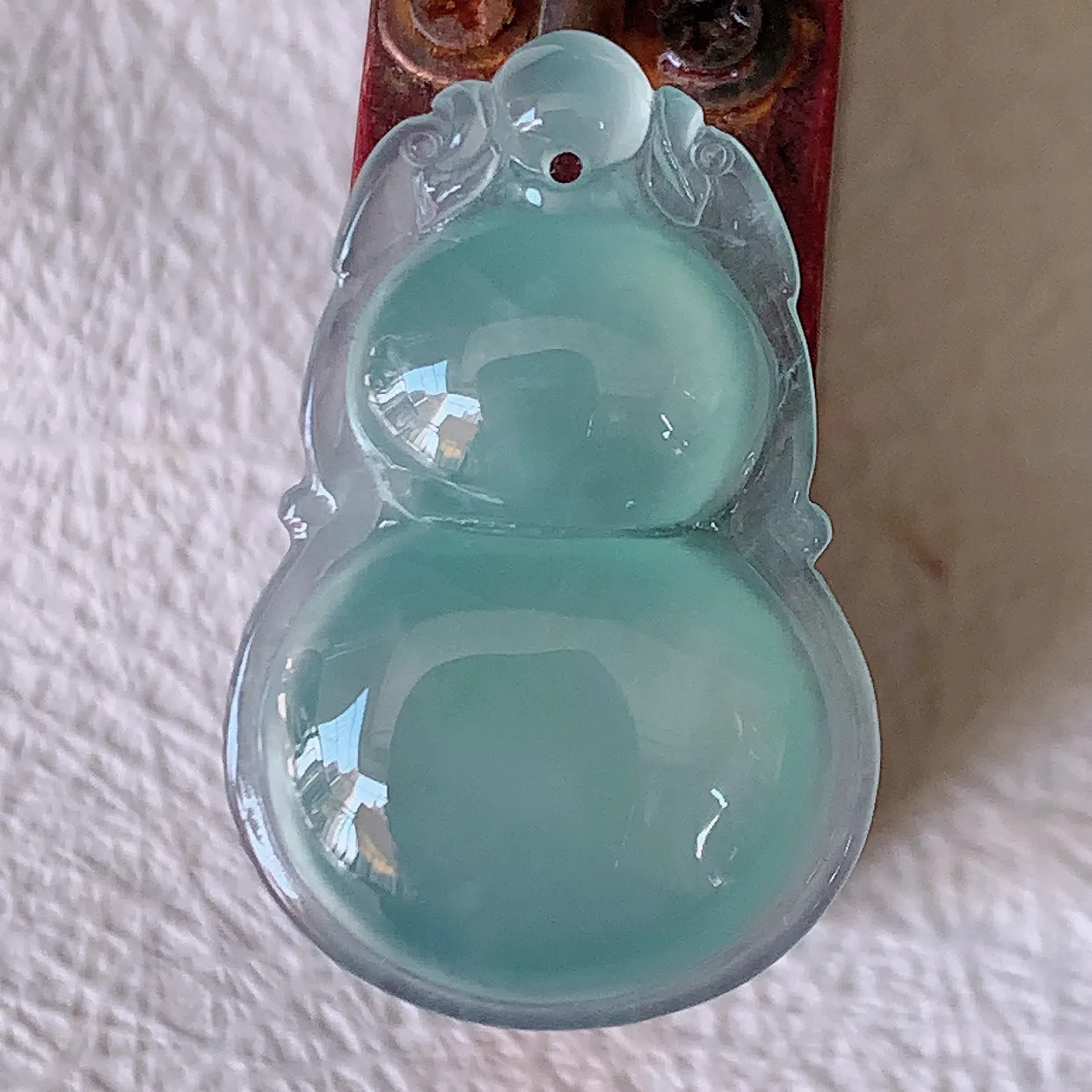 自然光实拍，冰种翡翠葫芦吊坠，葫芦寓意福禄双全，财源滚滚，饱满， 清新脱俗， 佩戴效果优雅迷人！#5