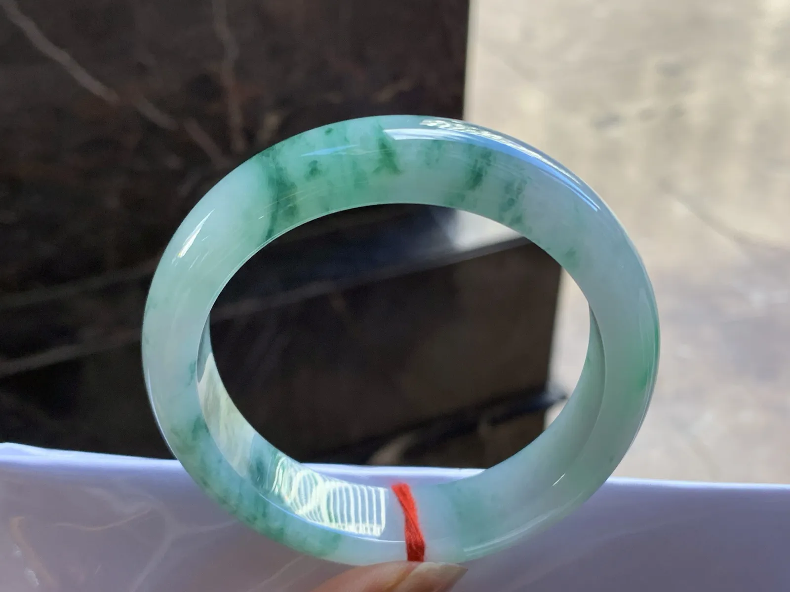 57.5-13.8-8.3

飘花手镯^_^玉质温润