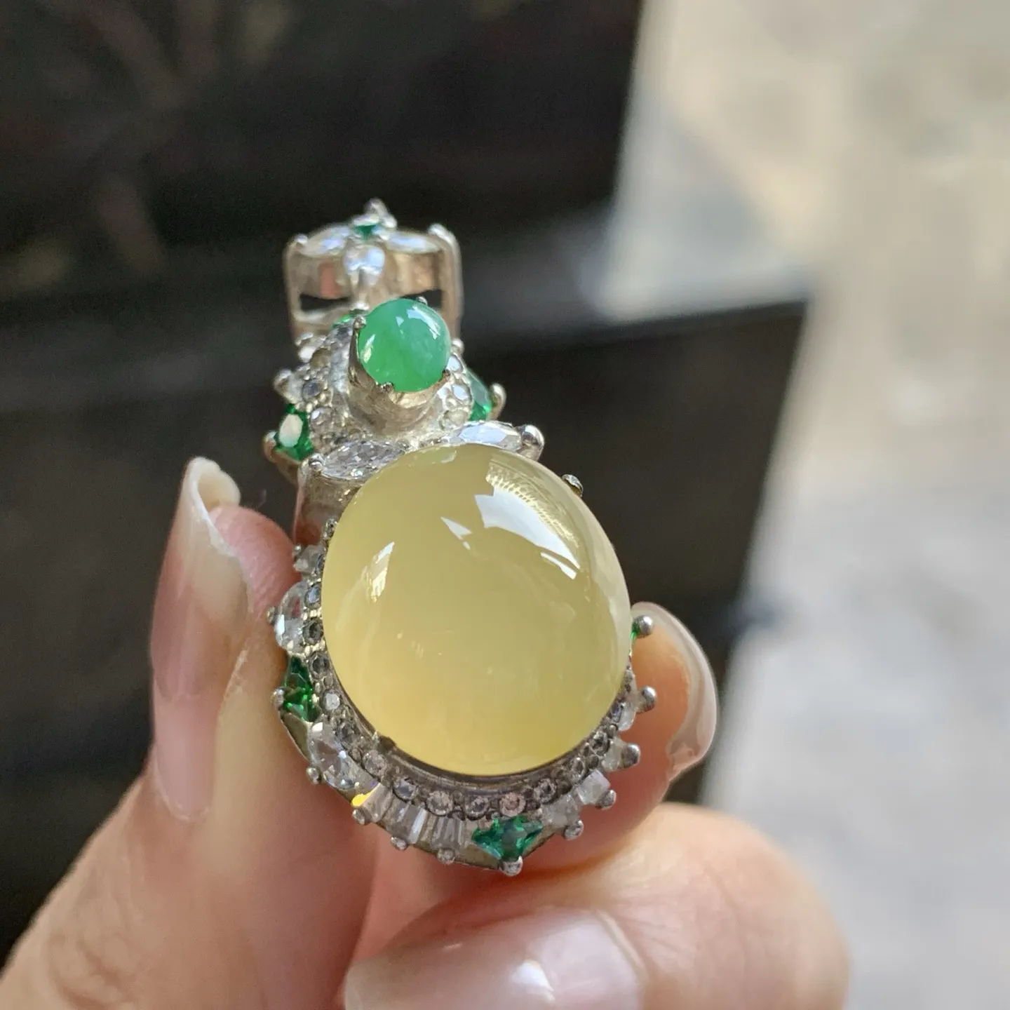 冰黄吊坠^_^鲜艳 起光 种水足 饱满 铜拖