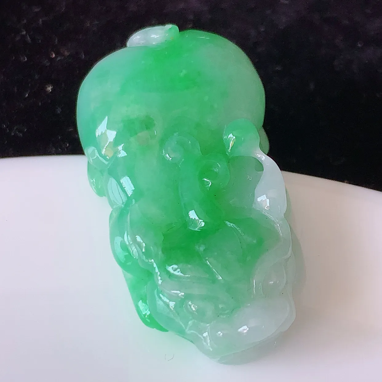 自然光实拍，冰润飘绿翡翠招财貔貅吊坠，民间有“一摸貔貅运程旺盛，再摸貔貅财运滚滚，三摸貔貅平步青云 ”  的美好祝愿。#1.31