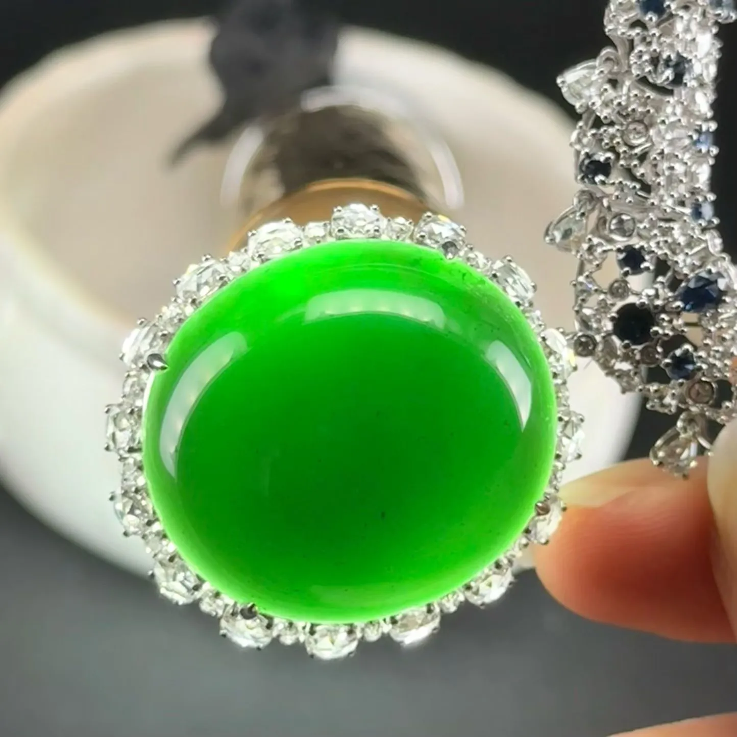 重金豪镶墨翠蛋面项链 满钻 身上效果超赞