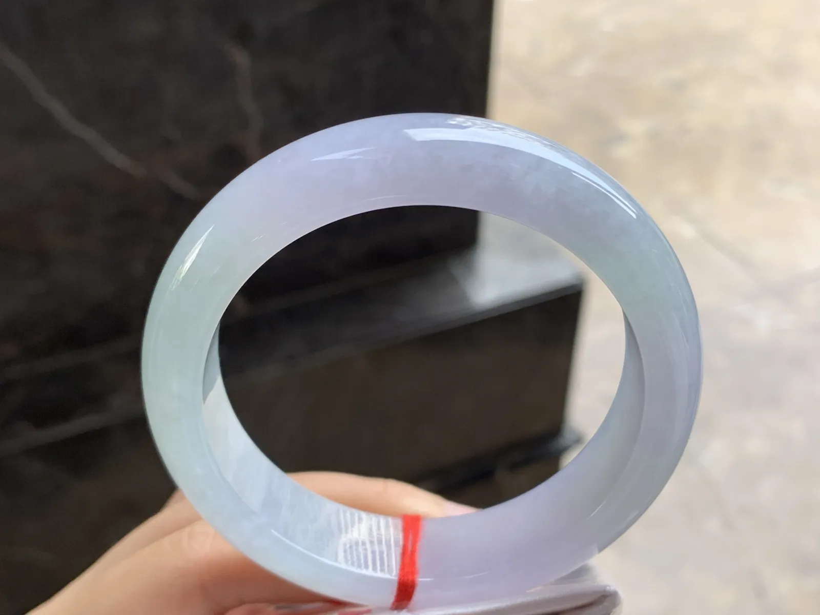 60-16.2-9.2

春带彩宽版手镯^_^玉质温润 厚实