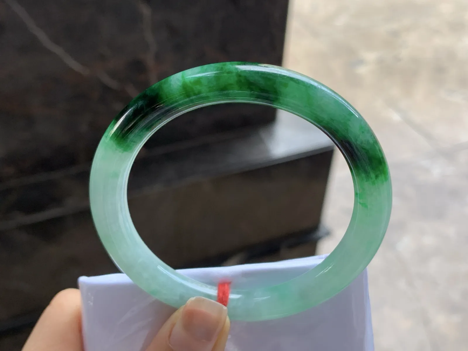 54-9.4

辣绿色圆条手镯^_^颜色浓郁 鲜艳