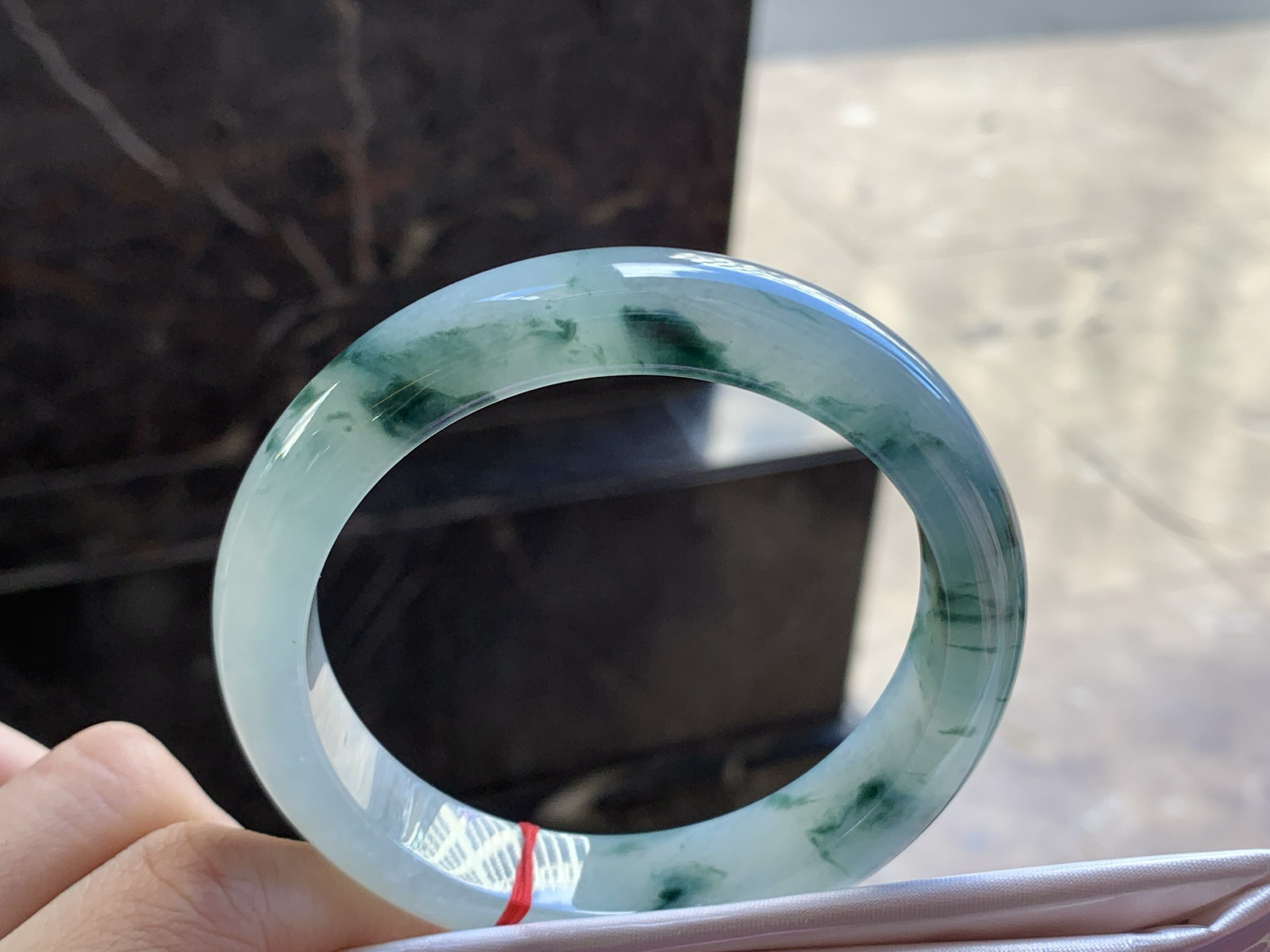 60-13.6-9.3

飘花大圈手镯^_^玉质温润