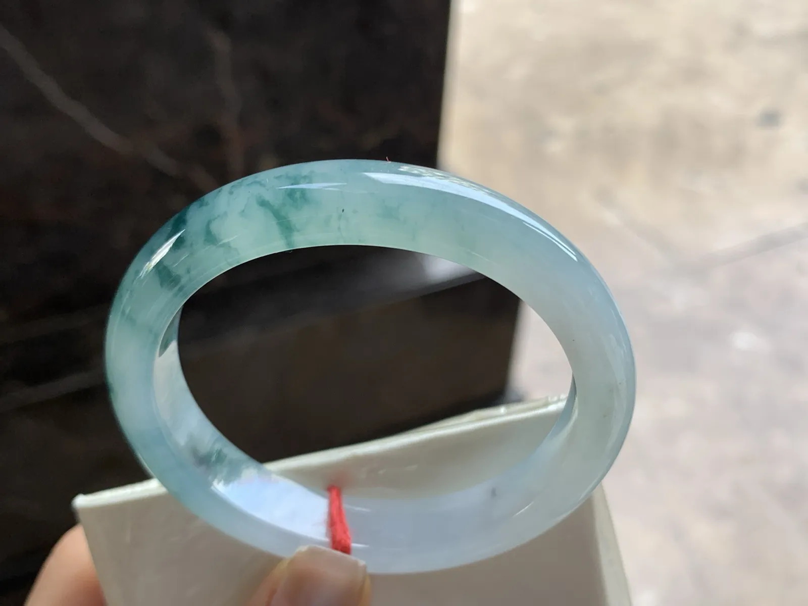 53.3-11.5-7.9

冰蓝花贵妃手镯^_^正圈50 51可以带