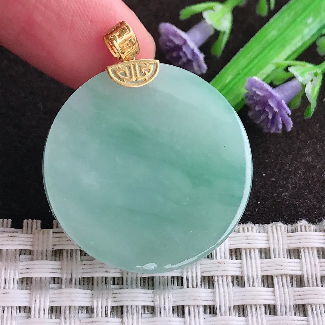 自然光28.3/5老坑18k金镶嵌冰润浅绿无事牌吊坠翡翠玉坠挂件百搭