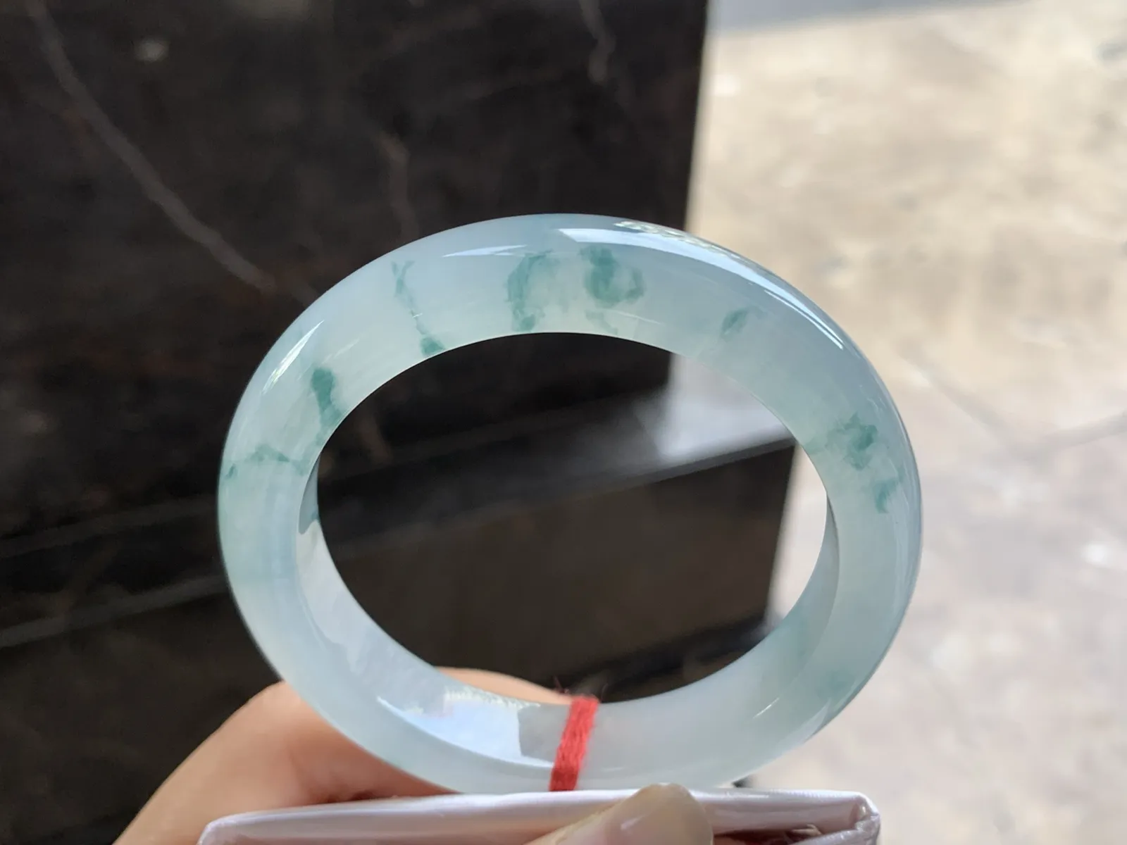 56.5-12.5-9.3

冰蓝花手镯^_^冰透 起光