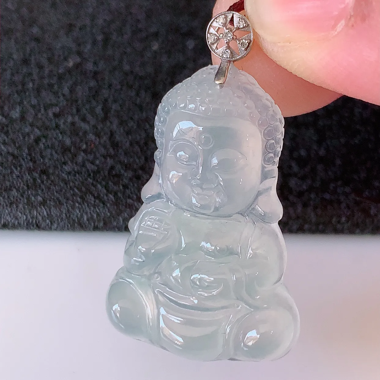 18K金镶嵌冰种翡翠保平安宝宝佛吊坠，玉质莹润，佩戴佳品，#01.31整体33裸石27.5*19-5.2mm