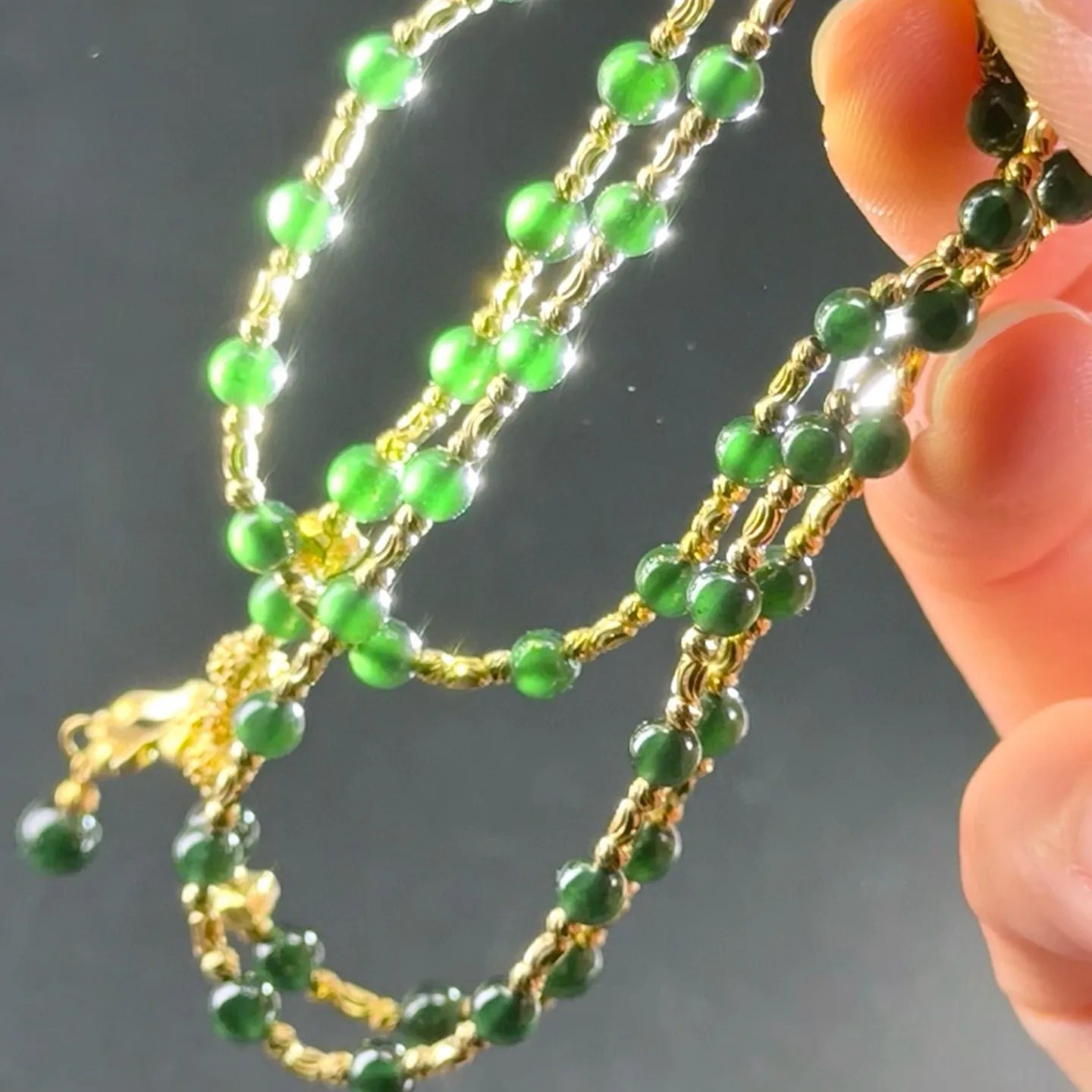 精品18k墨翠项链 种好色正 黑度极好 打灯通透 油性十足 尺寸4mm