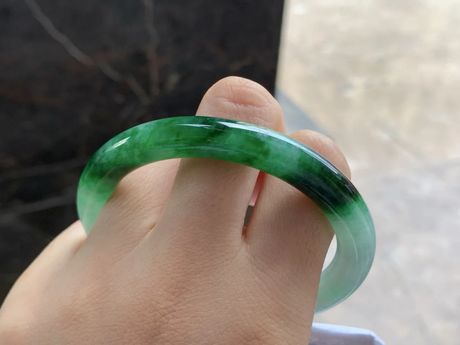 54-9.4

辣绿色圆条手镯^_^颜色浓郁 鲜艳