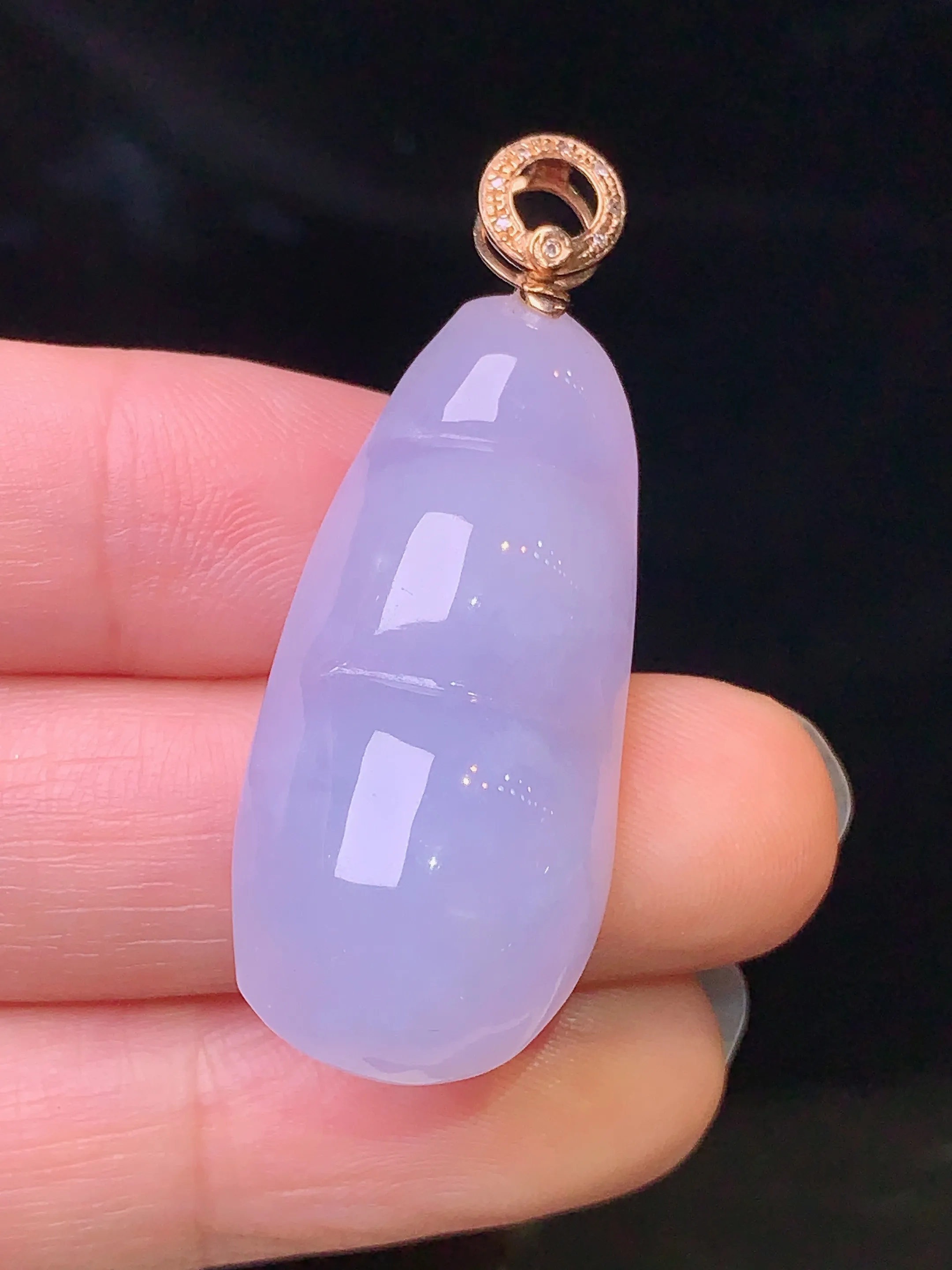 18k金钻镶嵌紫罗兰四季豆吊坠 玉质细腻 色泽艳丽 整体尺寸42.2*15.7*9.6