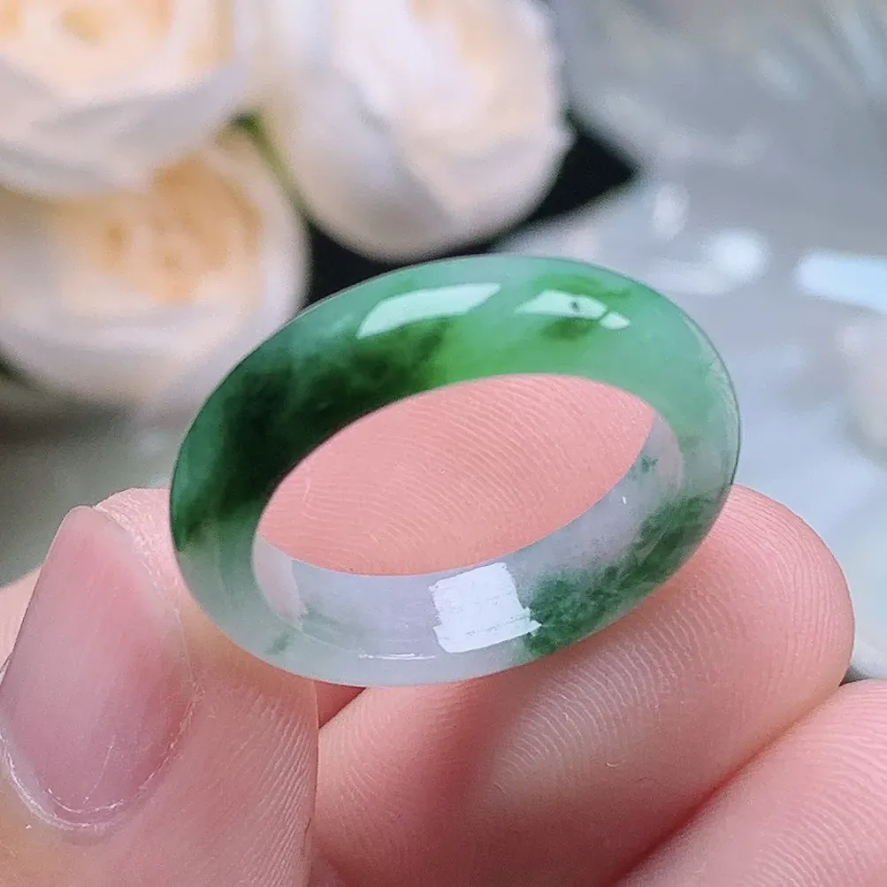 缅甸翡翠老坑种水润飘绿戒指玉指环  水润通透 尺寸：18.1-5.3-3.1mm 17号圈口1S