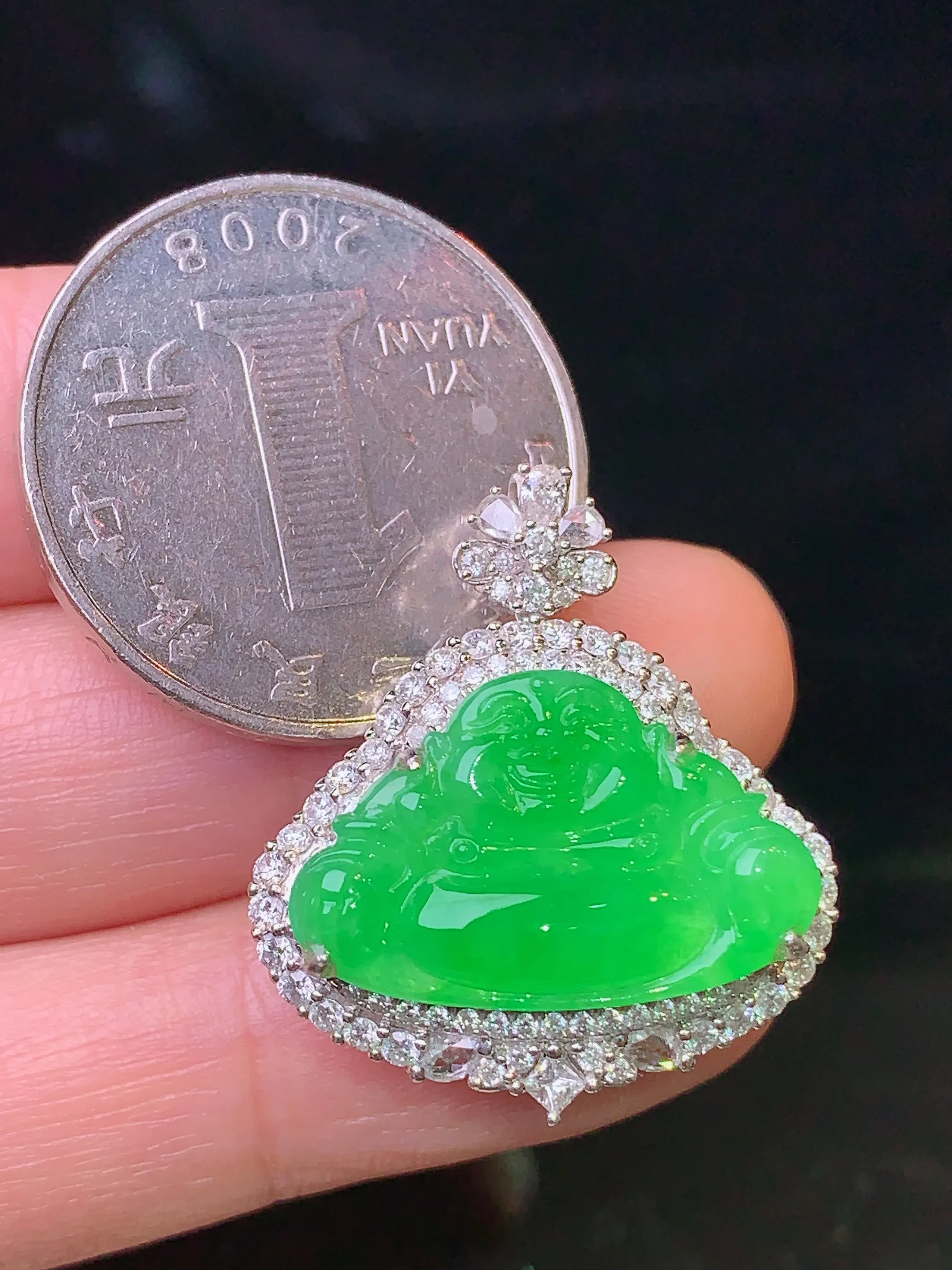 18k金钻镶嵌翠绿佛公吊坠 玉质细腻 色泽艳丽 整体尺寸27*24*10