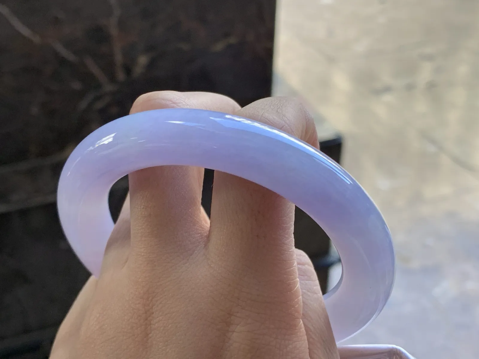 60-12

紫罗兰圆条手镯^_^颜色鲜艳 玉质温润