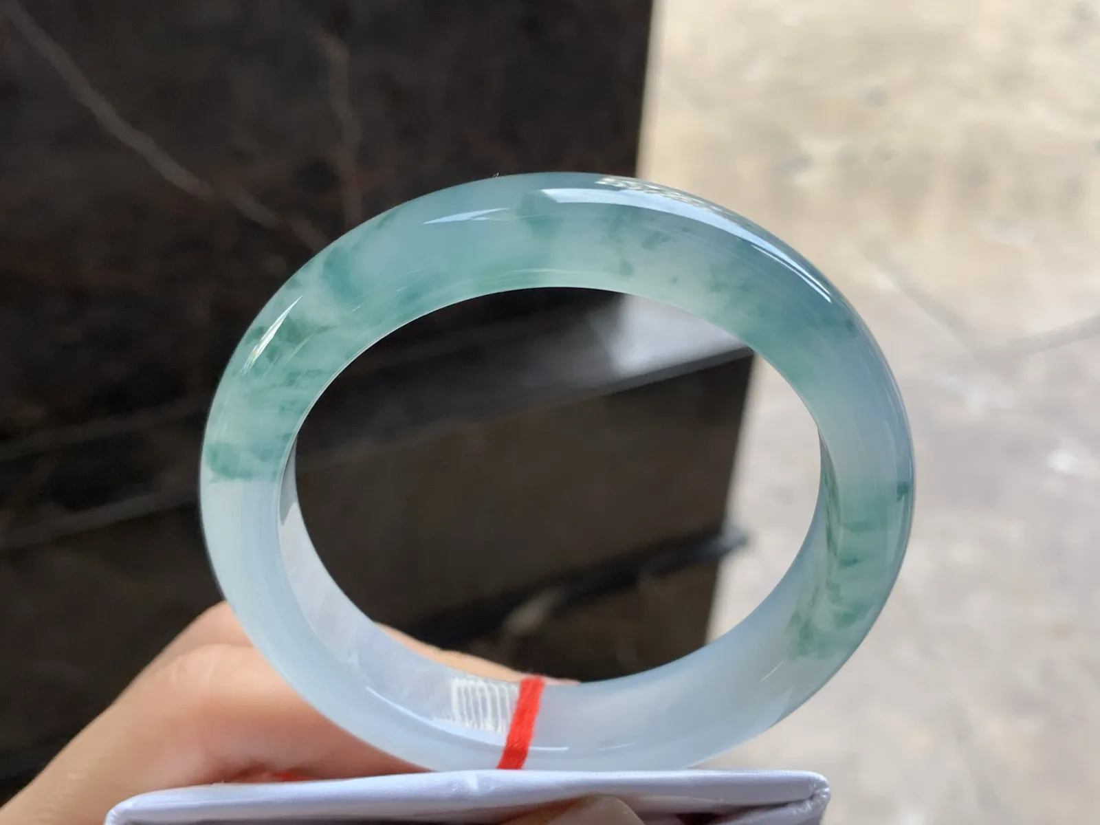 56.5-12.5-8.7

冰蓝花手镯^_^飘花浓郁