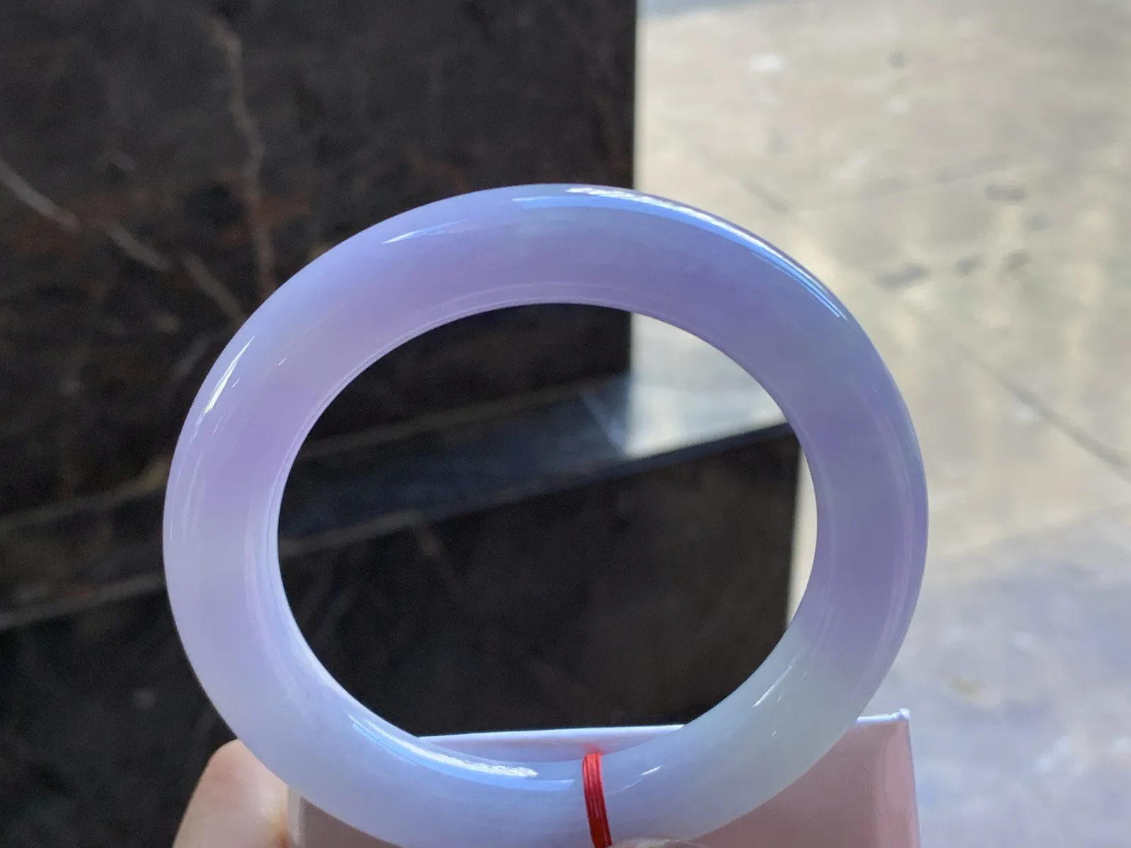 60-12

紫罗兰圆条手镯^_^颜色鲜艳 玉质温润