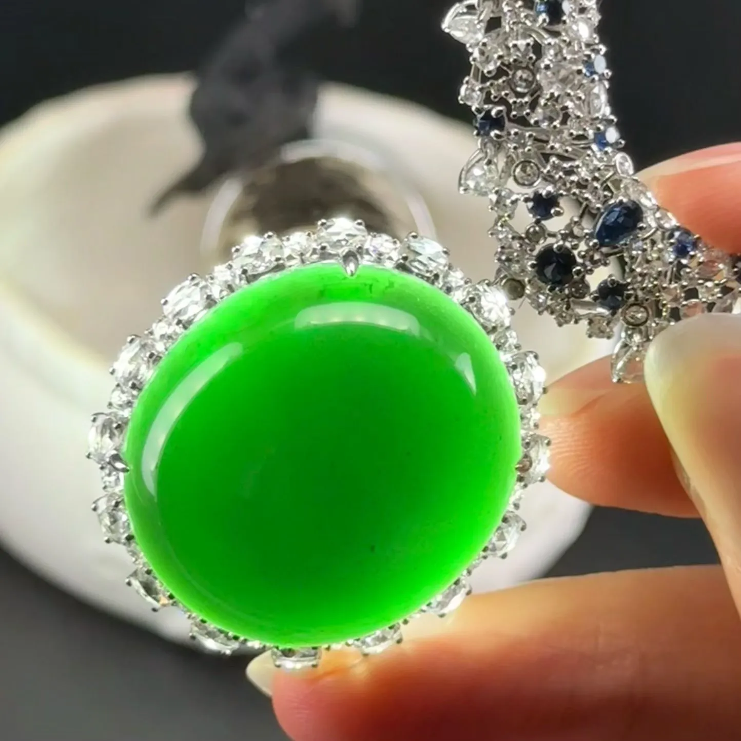 重金豪镶墨翠蛋面项链 满钻 身上效果超赞