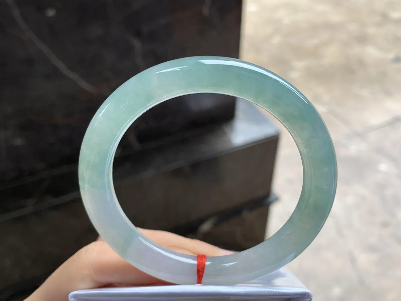 56-9.5

冰蓝圆条手镯^_^冰透