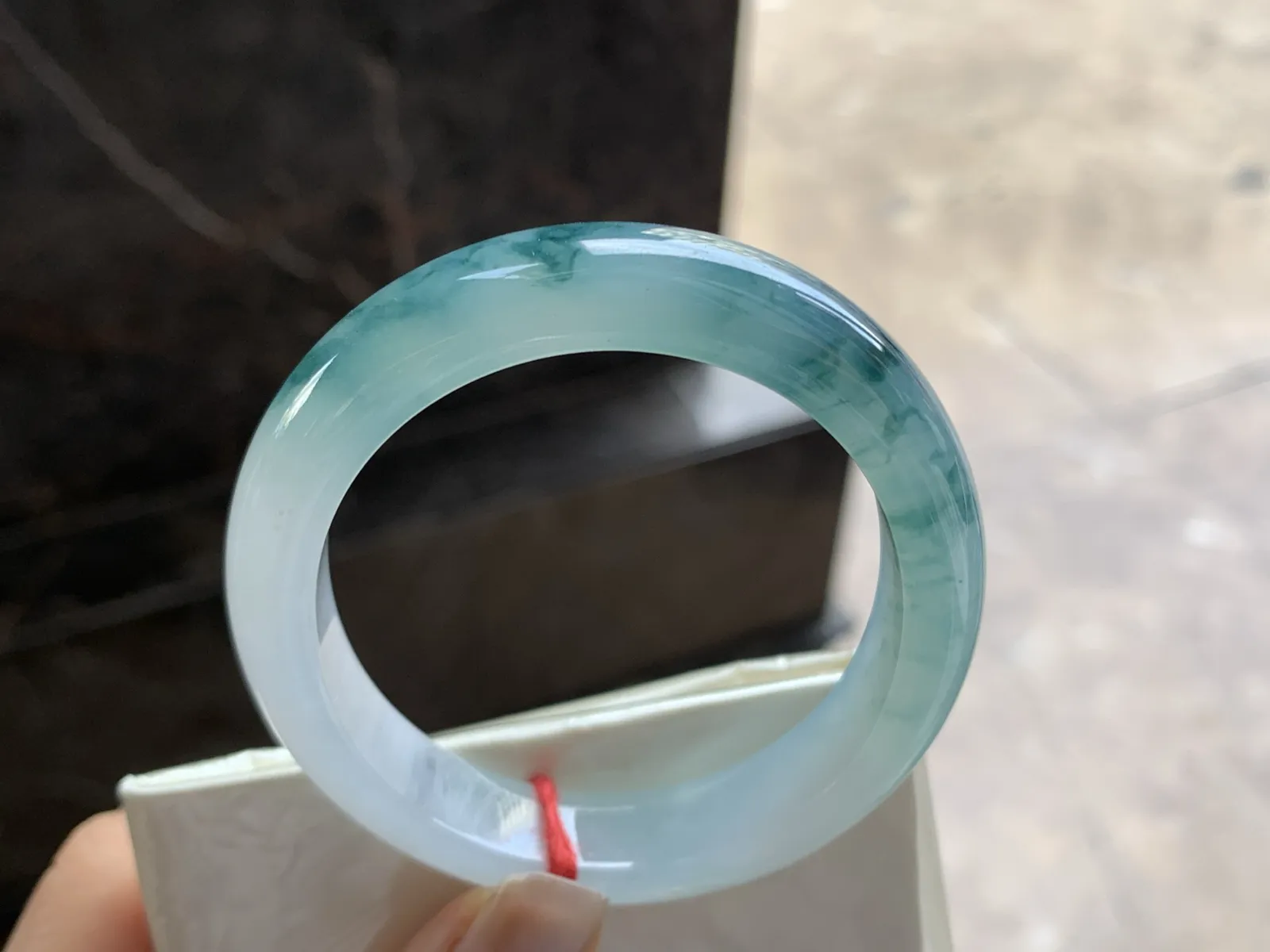 53.3-11.5-7.9

冰蓝花贵妃手镯^_^正圈50 51可以带