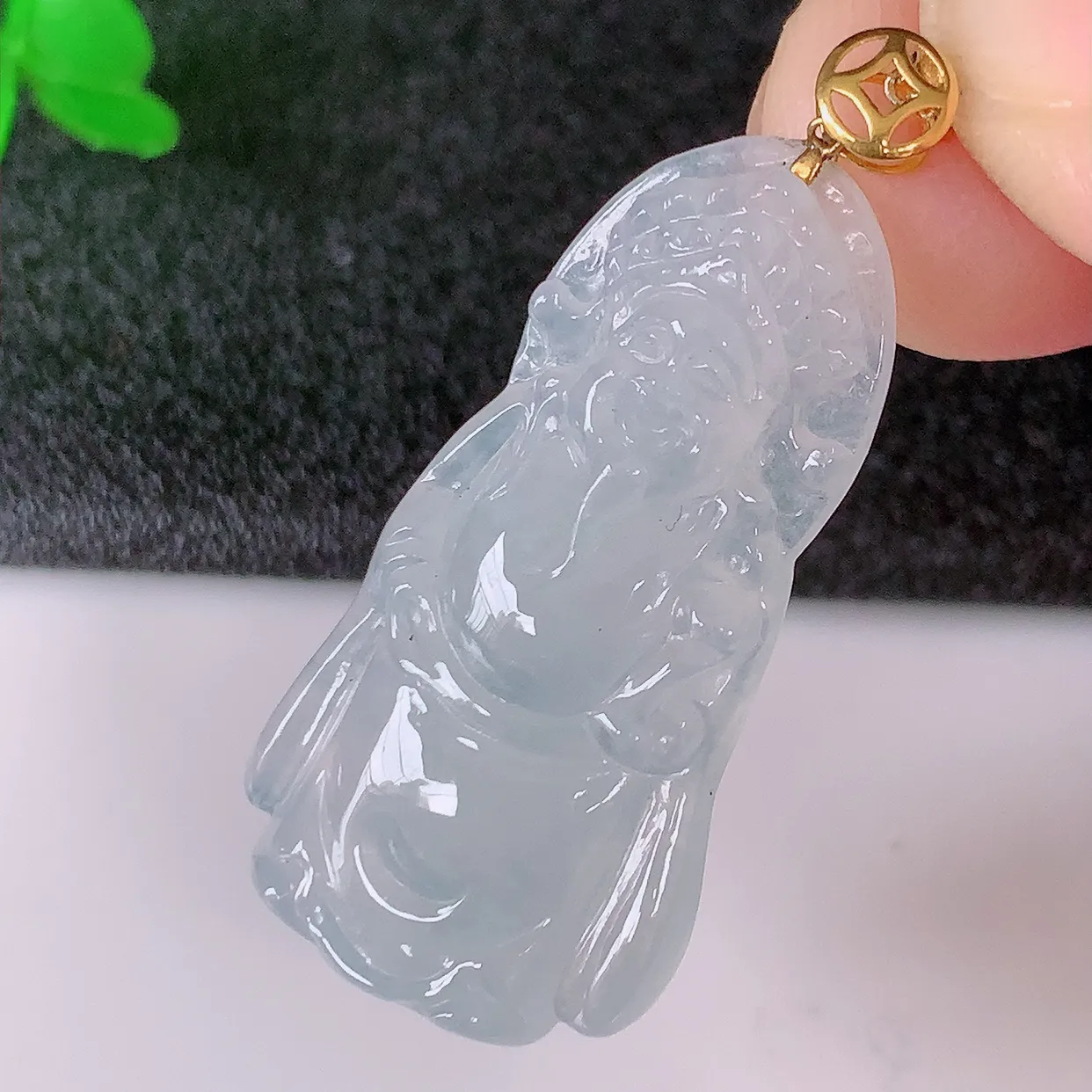18K金镶嵌冰种翡翠招财财神爷吊坠，种老水足，雕工精湛 ，寓意美好，佩戴时尚出众！#1.5