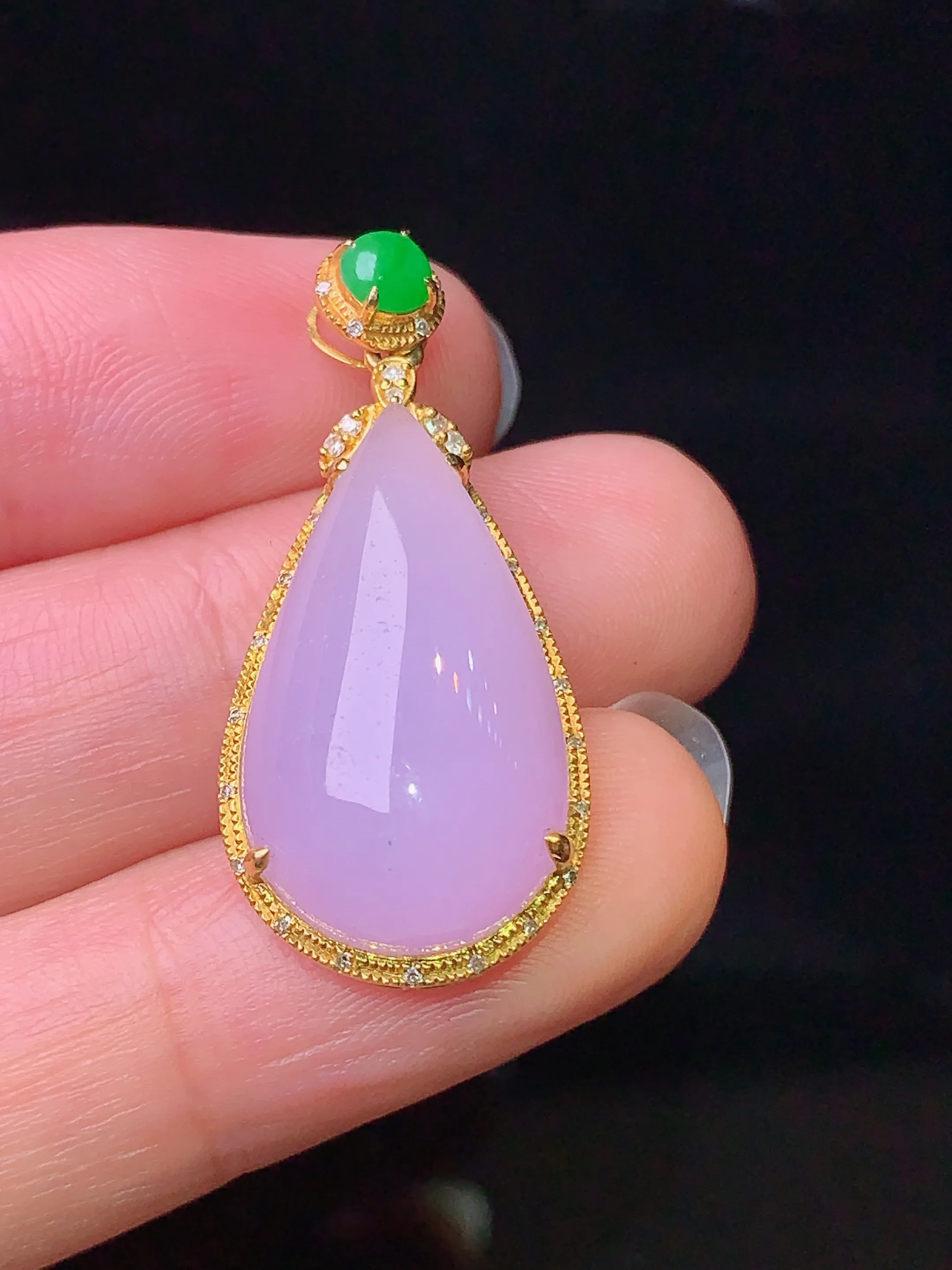 18k金钻镶嵌紫罗兰水滴吊坠 玉质细腻 色泽艳丽 整体尺寸32*14.8*7.8